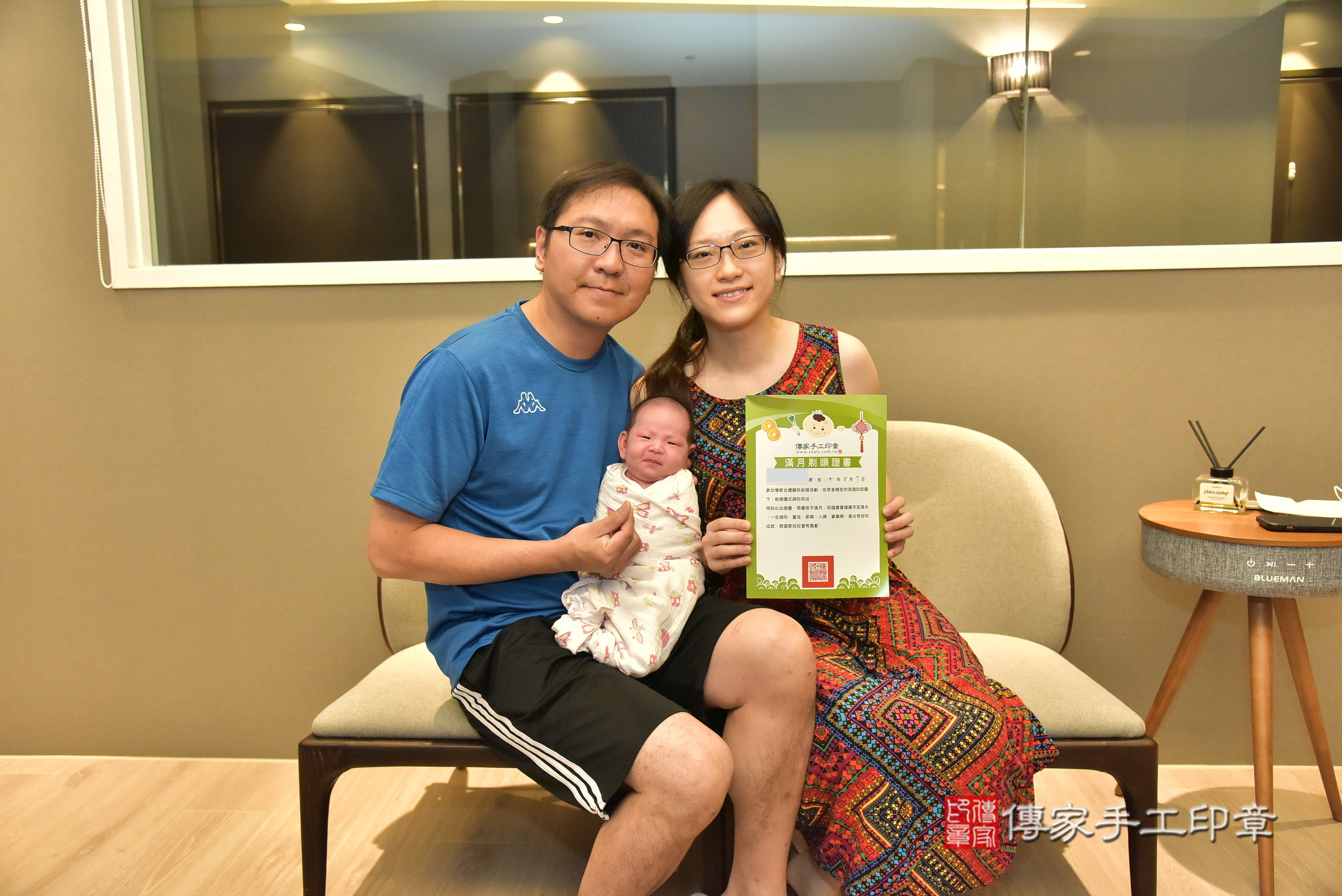 綺綺寶寶(台北市松山區到府嬰兒綺綺寶寶滿月剃頭理髮、到府嬰兒剃胎毛儀式吉祥話)。到府剃頭剃胎毛主持、專業拍照、證書。★購買「臍帶章、肚臍章、胎毛筆刷印章」贈送：剃頭、收涎、抓周，三選一。2025.8.7，照片14