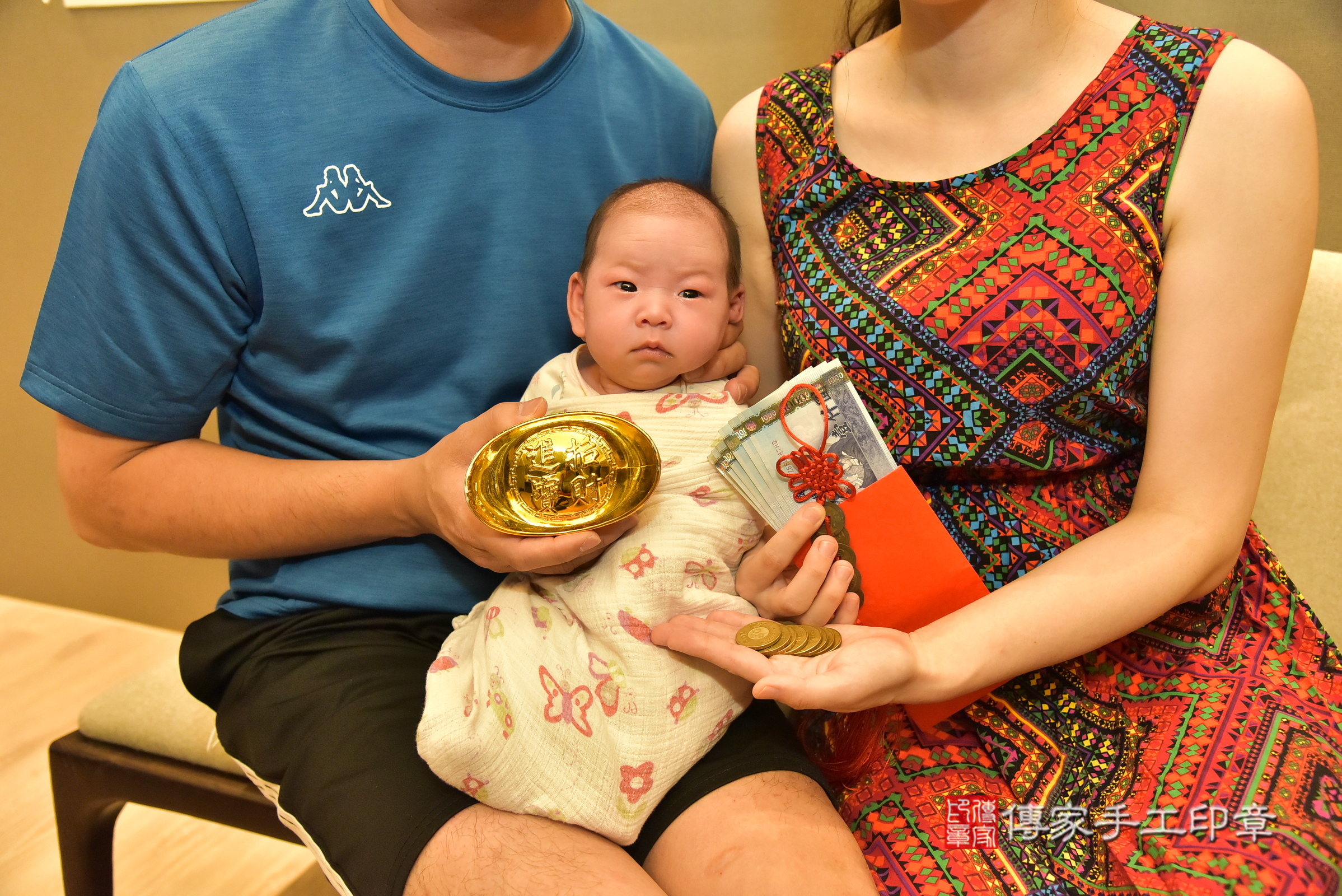 綺綺寶寶(台北市松山區到府嬰兒綺綺寶寶滿月剃頭理髮、到府嬰兒剃胎毛儀式吉祥話)。到府剃頭剃胎毛主持、專業拍照、證書。★購買「臍帶章、肚臍章、胎毛筆刷印章」贈送：剃頭、收涎、抓周，三選一。2025.8.7，照片3