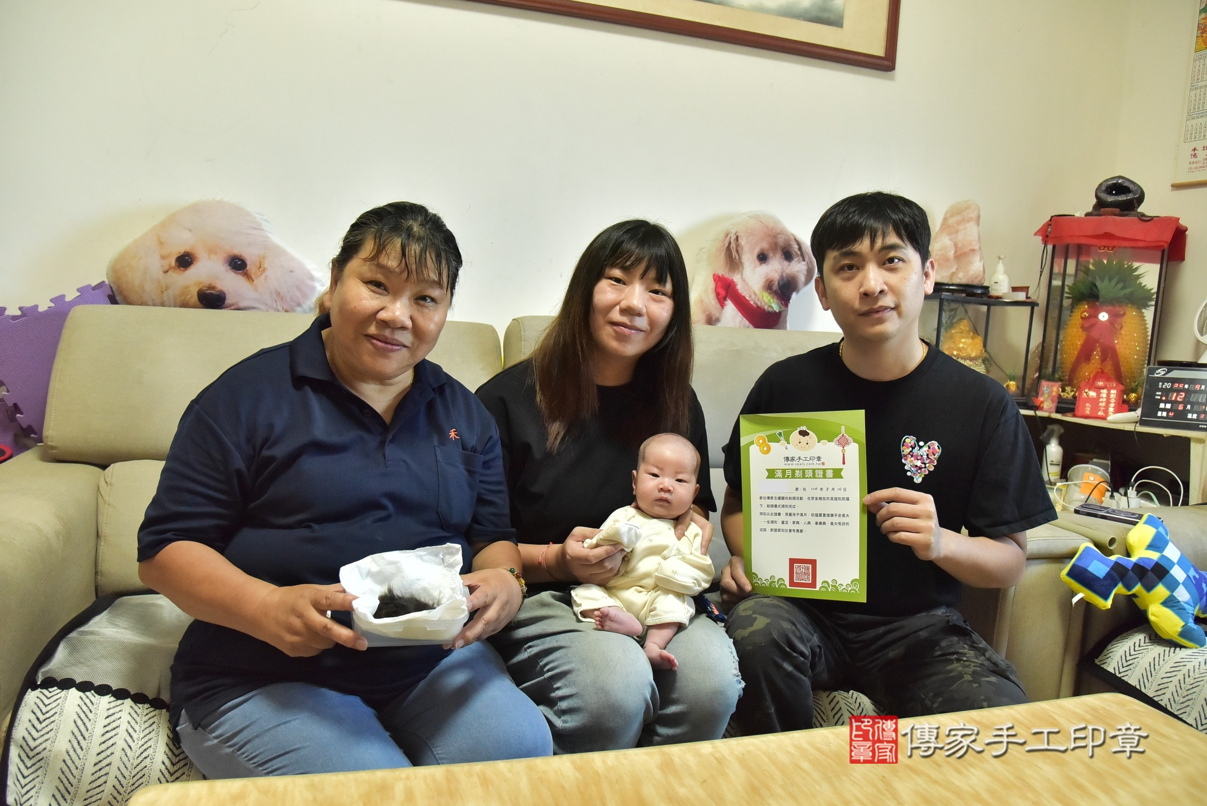 妃妃寶寶(新北市五股區到府嬰兒妃妃寶寶滿月剃頭理髮、到府嬰兒剃胎毛儀式吉祥話)。到府剃頭剃胎毛主持、專業拍照、證書。★購買「臍帶章、肚臍章、胎毛筆刷印章」贈送：剃頭、收涎、抓周，三選一。2025.8.14，照片14