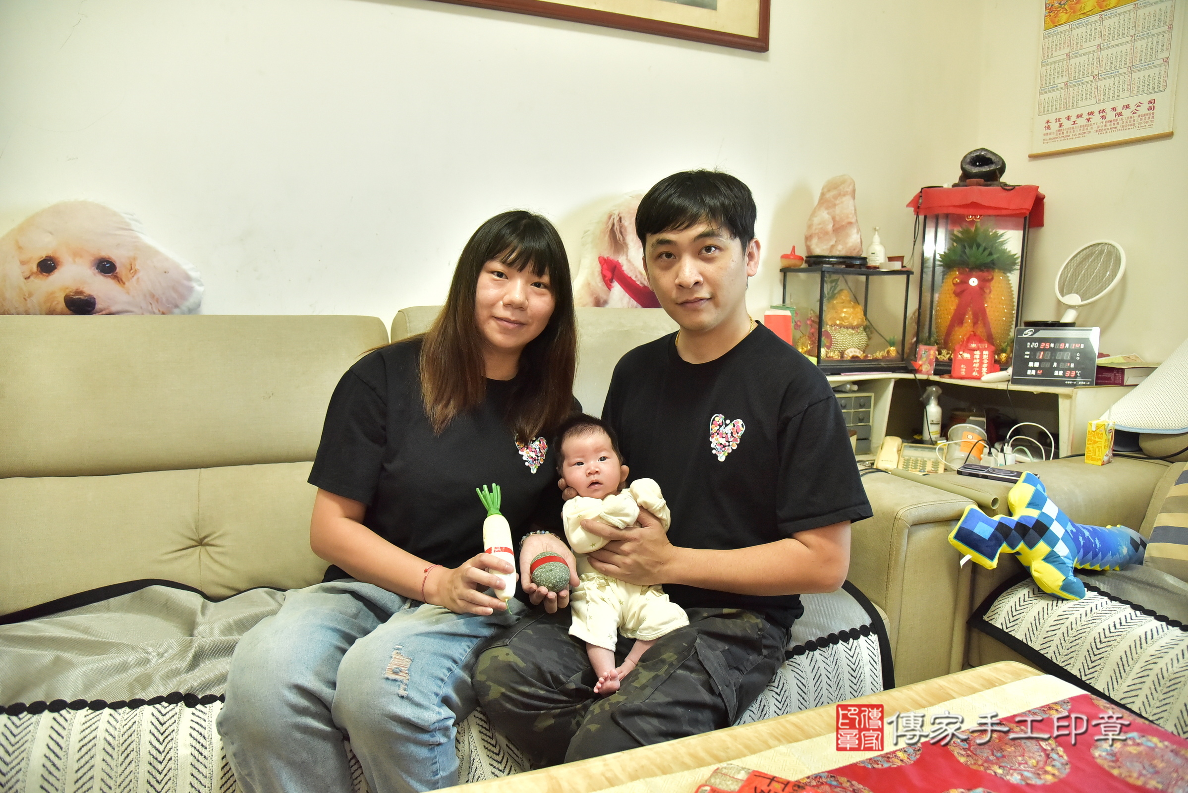 妃妃寶寶(新北市五股區到府嬰兒妃妃寶寶滿月剃頭理髮、到府嬰兒剃胎毛儀式吉祥話)。到府剃頭剃胎毛主持、專業拍照、證書。★購買「臍帶章、肚臍章、胎毛筆刷印章」贈送：剃頭、收涎、抓周，三選一。2025.8.14，照片7