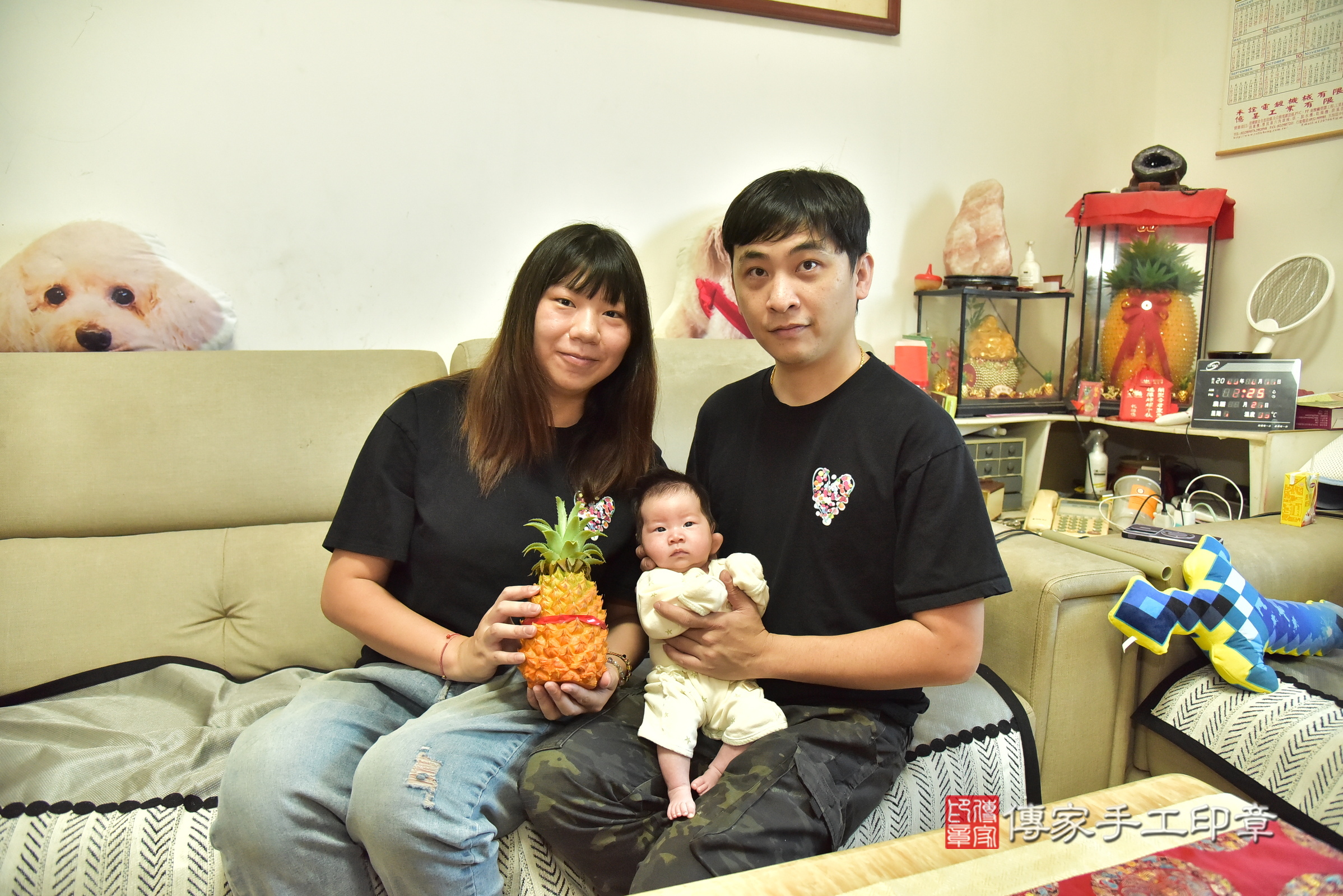 妃妃寶寶(新北市五股區到府嬰兒妃妃寶寶滿月剃頭理髮、到府嬰兒剃胎毛儀式吉祥話)。到府剃頭剃胎毛主持、專業拍照、證書。★購買「臍帶章、肚臍章、胎毛筆刷印章」贈送：剃頭、收涎、抓周，三選一。2025.8.14，照片8