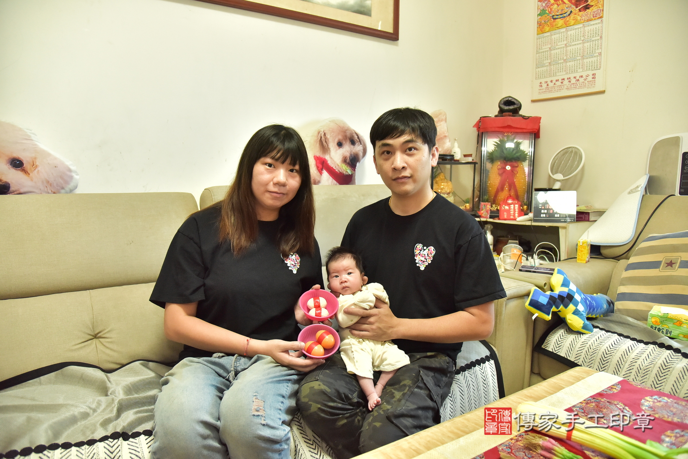 妃妃寶寶(新北市五股區到府嬰兒妃妃寶寶滿月剃頭理髮、到府嬰兒剃胎毛儀式吉祥話)。到府剃頭剃胎毛主持、專業拍照、證書。★購買「臍帶章、肚臍章、胎毛筆刷印章」贈送：剃頭、收涎、抓周，三選一。2025.8.14，照片4
