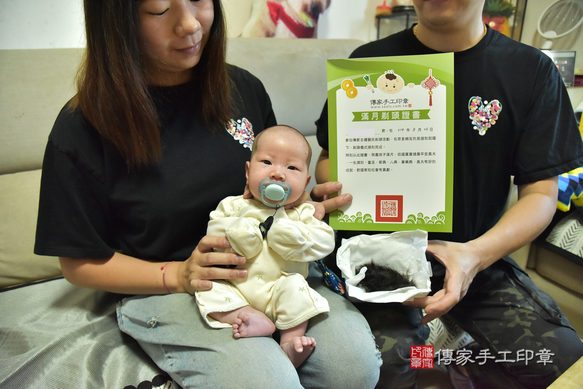 妃妃寶寶(新北市五股區到府嬰兒妃妃寶寶滿月剃頭理髮、到府嬰兒剃胎毛儀式吉祥話)。到府剃頭剃胎毛主持、專業拍照、證書。★購買「臍帶章、肚臍章、胎毛筆刷印章」贈送：剃頭、收涎、抓周，三選一。2025.8.14，照片13