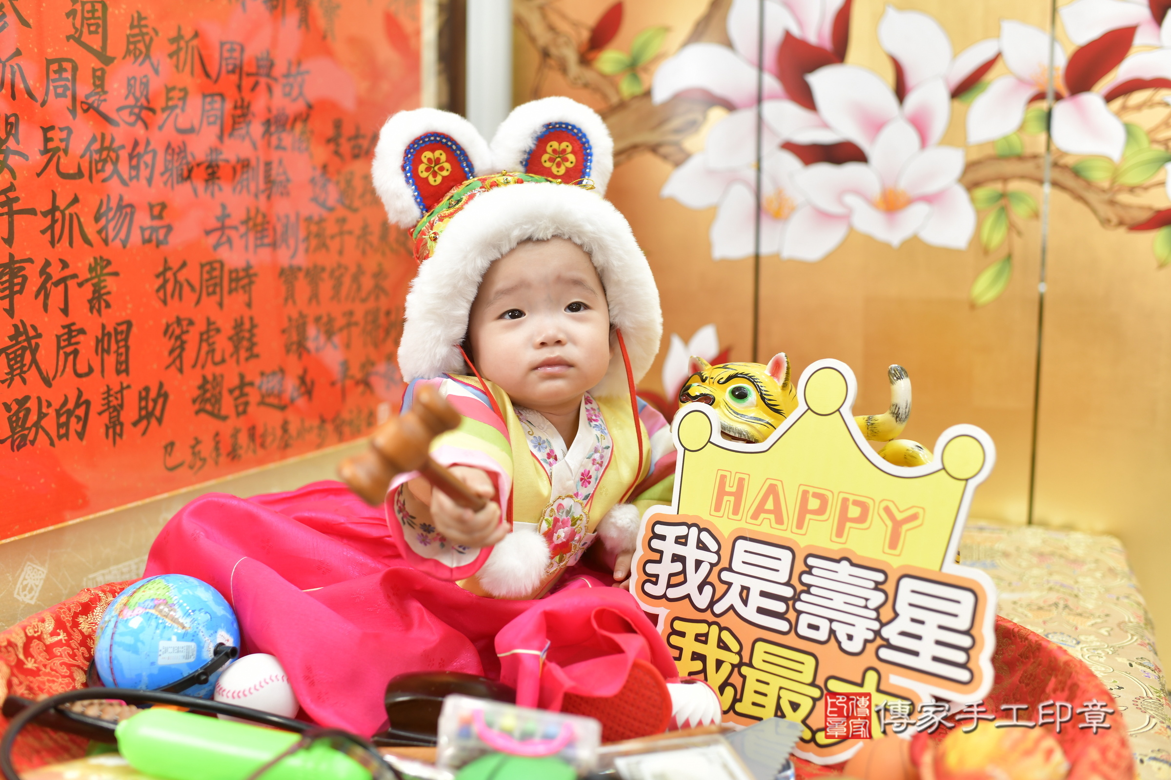 新竹市香山區孜孜寶寶抓周推薦：傳家新竹店抓周度脺中國風會場，嬰兒古禮抓周流程儀式吉祥話、抓周道具物品24種、拍照。抓周證書。2025.8.16，照片9