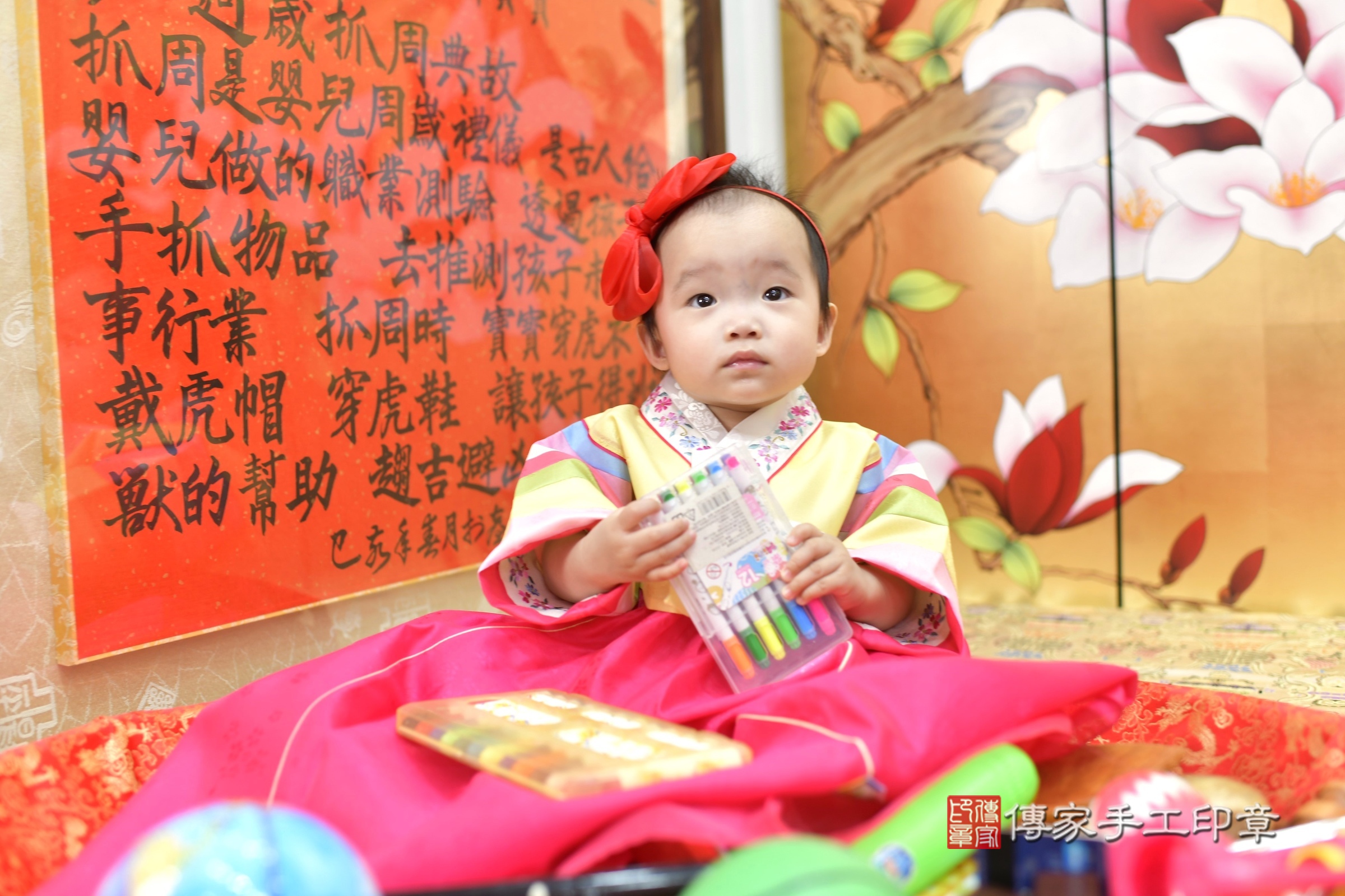 新竹市香山區孜孜寶寶抓周推薦：傳家新竹店抓周度脺中國風會場，嬰兒古禮抓周流程儀式吉祥話、抓周道具物品24種、拍照。抓周證書。2025.8.16，照片6