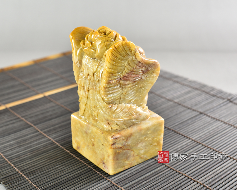 新疆黃玉-鳳凰印章-手工細琢精雕，象徵吉祥與興盛-傳家手工印章 台南店2025.9.4