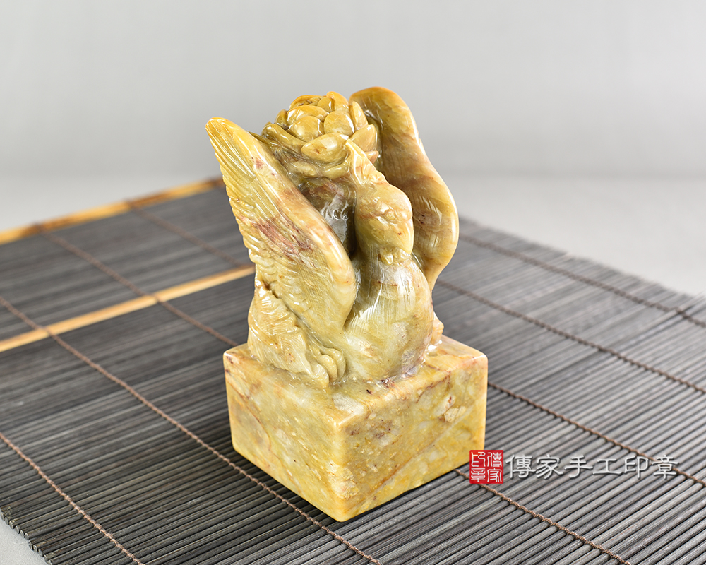 新疆黃玉-鳳凰印章-手工細琢精雕，象徵吉祥與興盛-傳家手工印章 台南店2025.9.4