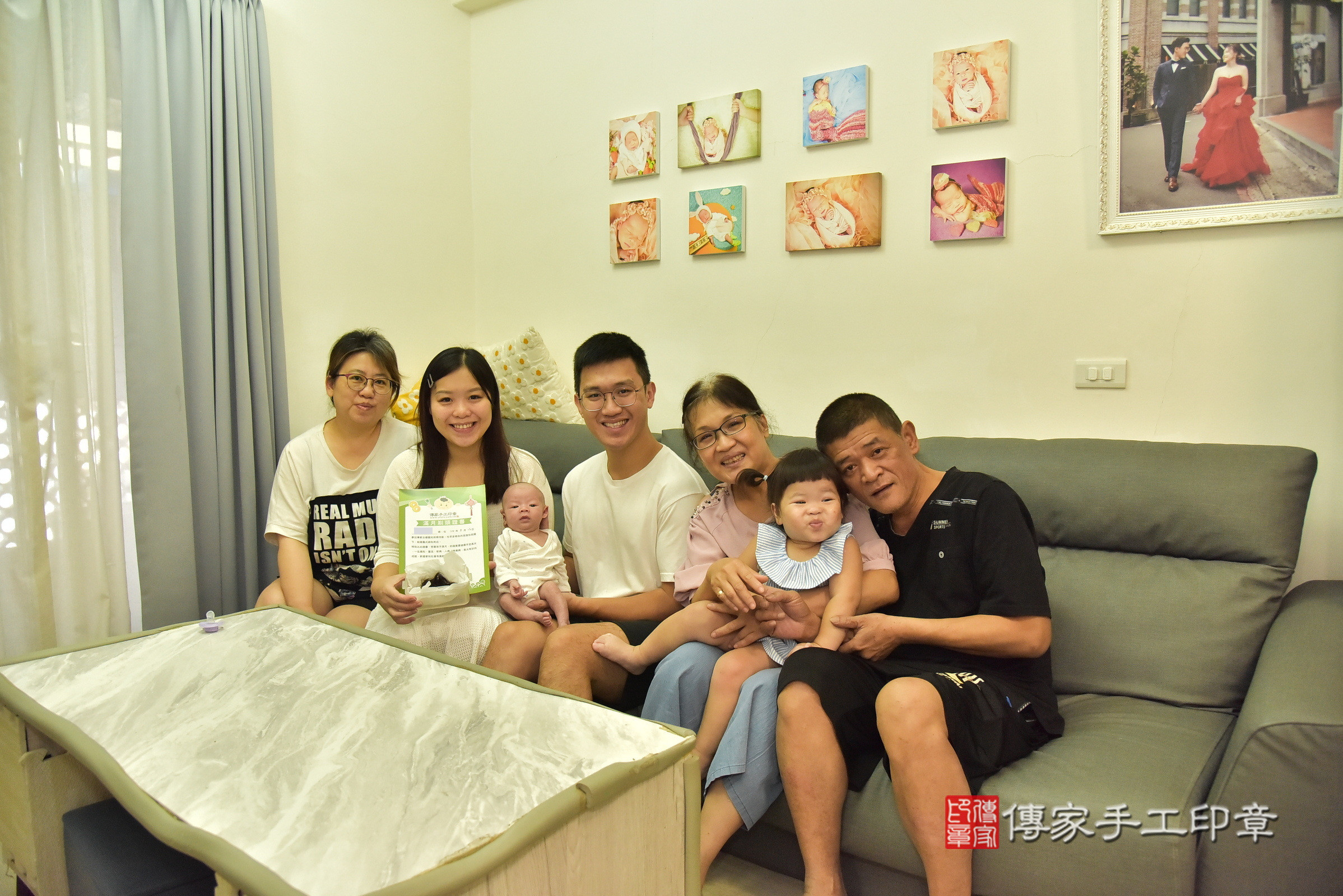 嘉嘉寶寶(新北市泰山區到府嬰兒嘉嘉寶寶滿月剃頭理髮、到府嬰兒剃胎毛儀式吉祥話)。到府剃頭剃胎毛主持、專業拍照、證書。★購買「臍帶章、肚臍章、胎毛筆刷印章」贈送：剃頭、收涎、抓周，三選一。2025.8.16，照片13