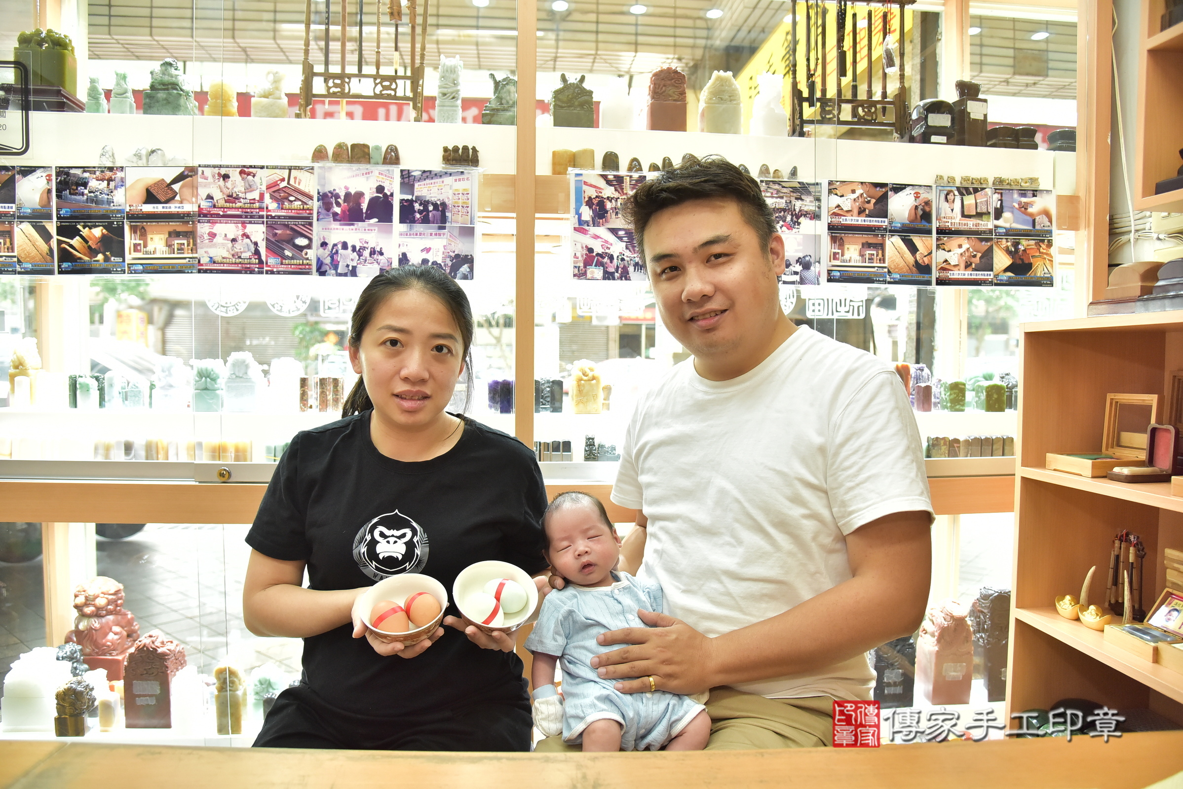 小升寶寶(新北市永和區嬰兒寶寶滿月剃頭理髮、嬰兒剃胎毛儀式吉祥話)。中國風會場，爸媽寶貝穿「日中韓」古裝禮服。專業拍照、證書。★購買「臍帶章、肚臍章、胎毛筆刷印章」贈送：剃頭、收涎、抓周，三選一。2025.8.19，照片4