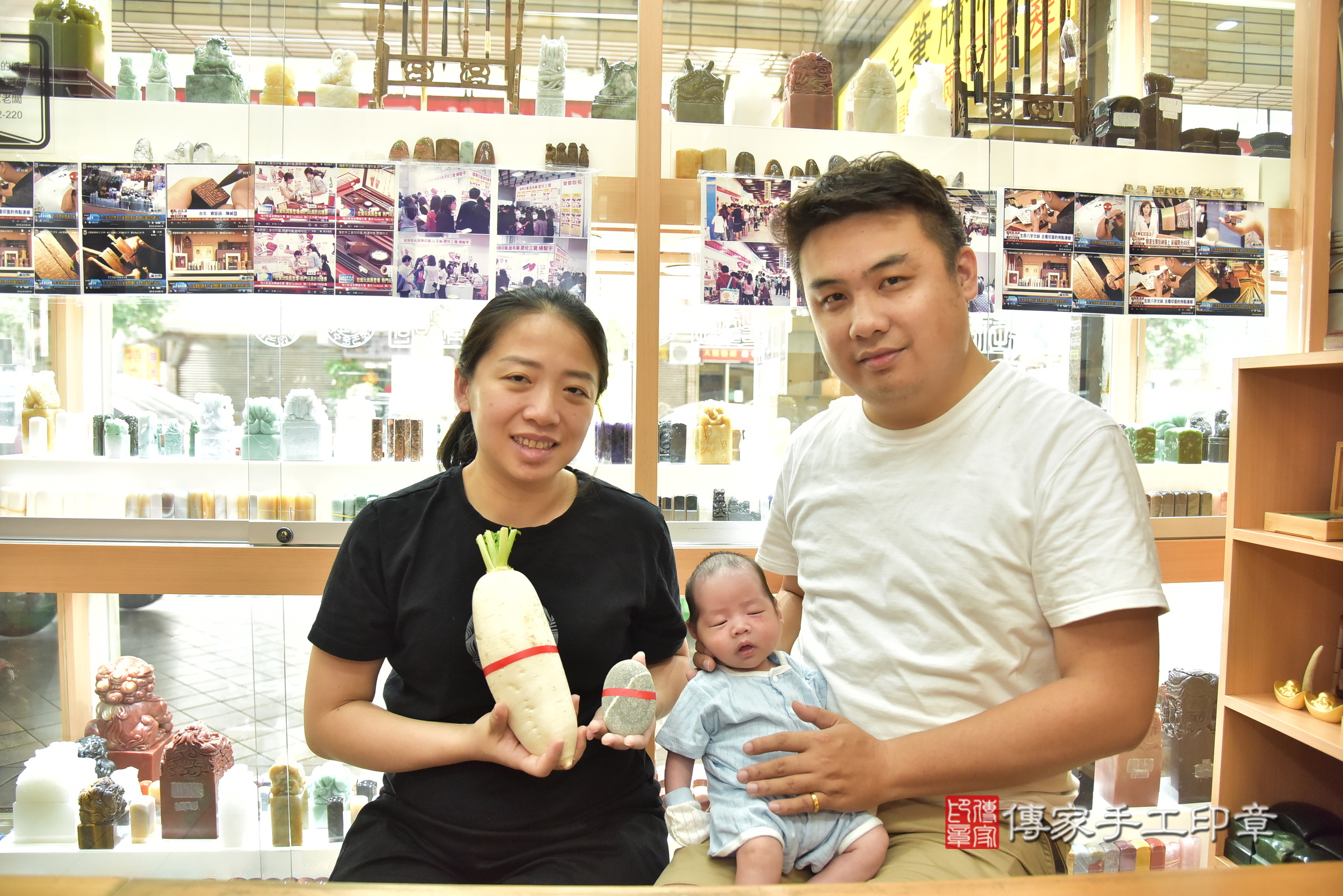 小升寶寶(新北市永和區嬰兒寶寶滿月剃頭理髮、嬰兒剃胎毛儀式吉祥話)。中國風會場，爸媽寶貝穿「日中韓」古裝禮服。專業拍照、證書。★購買「臍帶章、肚臍章、胎毛筆刷印章」贈送：剃頭、收涎、抓周，三選一。2025.8.19，照片7