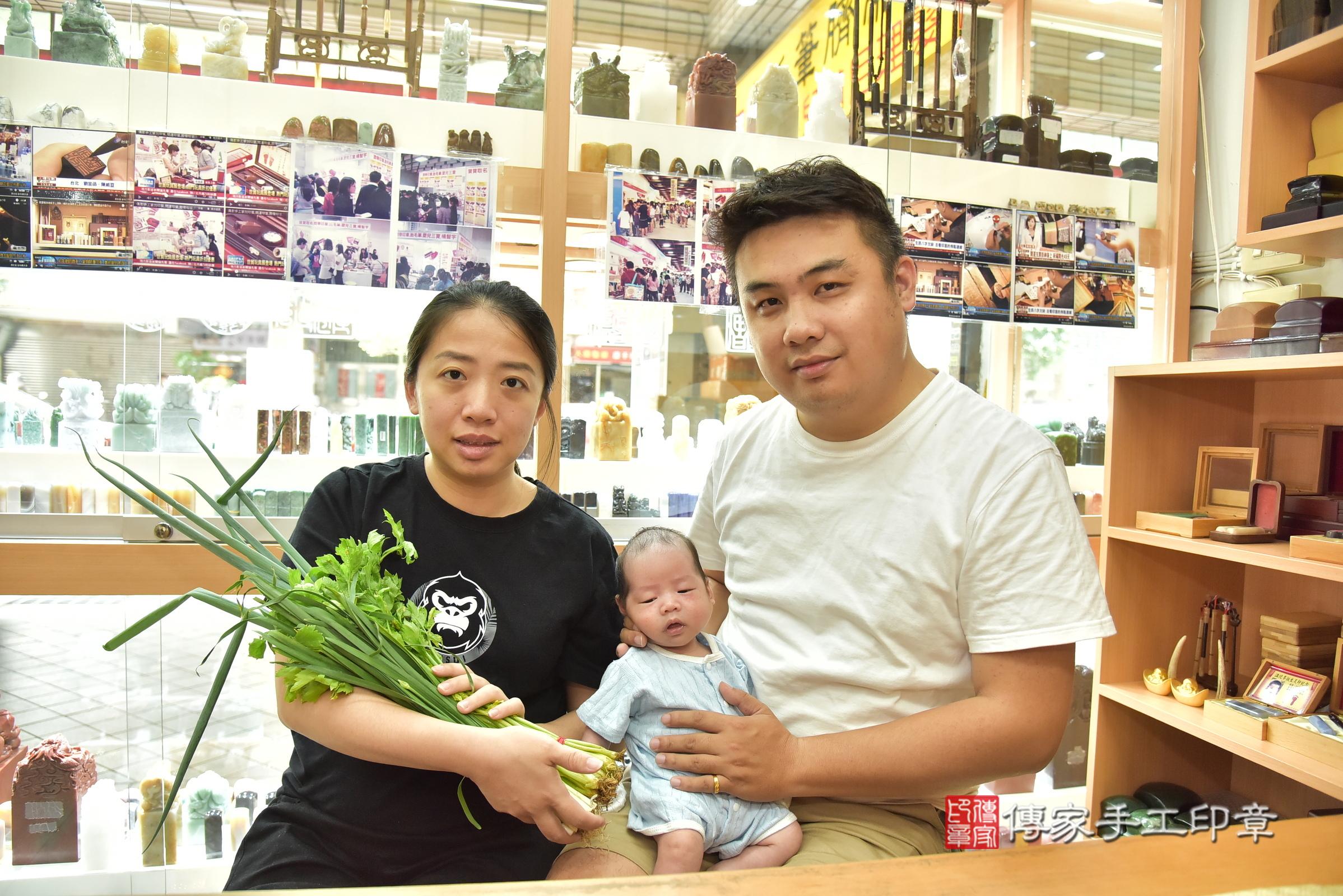 小升寶寶(新北市永和區嬰兒寶寶滿月剃頭理髮、嬰兒剃胎毛儀式吉祥話)。中國風會場，爸媽寶貝穿「日中韓」古裝禮服。專業拍照、證書。★購買「臍帶章、肚臍章、胎毛筆刷印章」贈送：剃頭、收涎、抓周，三選一。2025.8.19，照片9