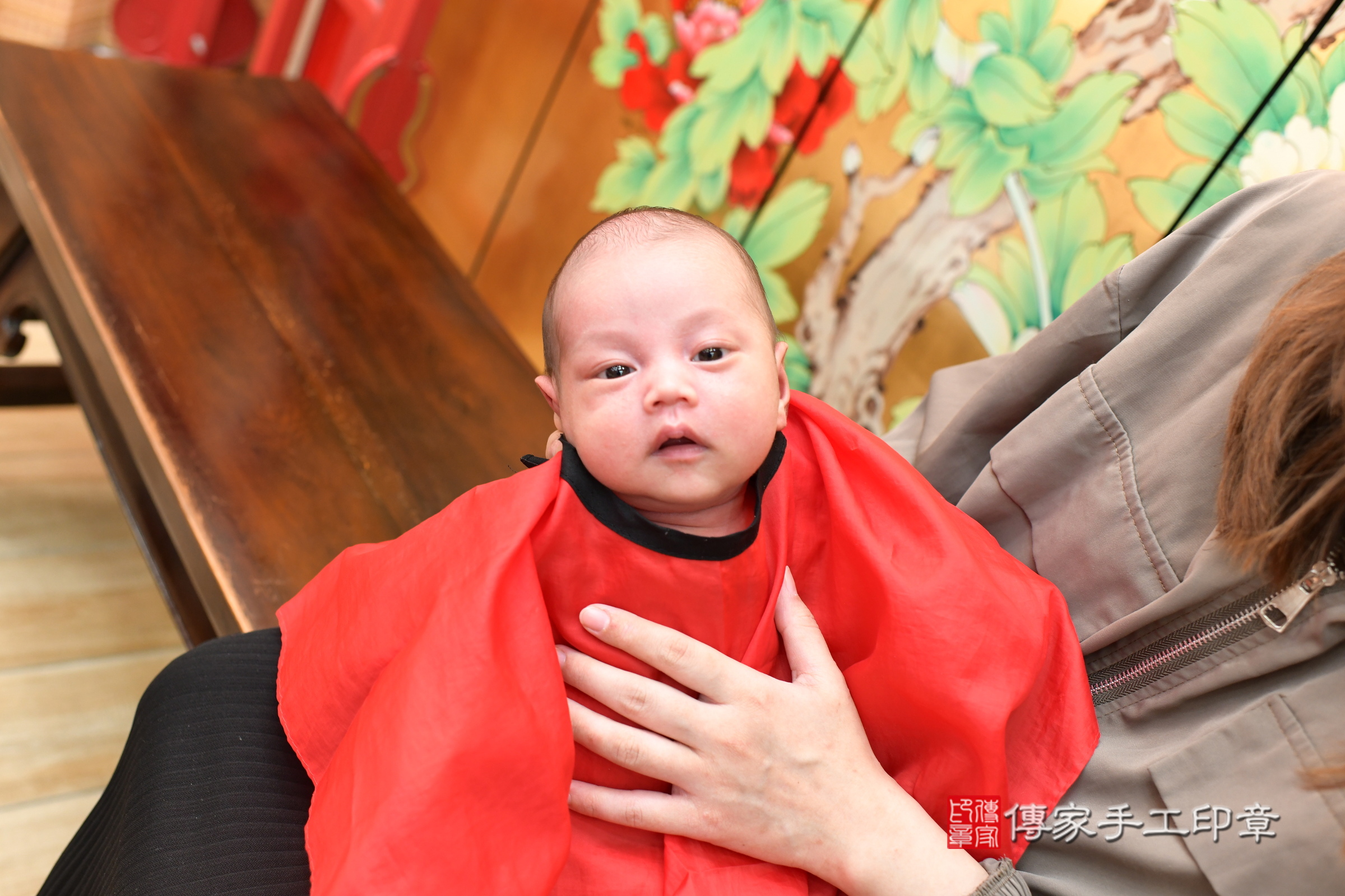 霖霖寶寶(台北市大同區嬰兒寶寶滿月剃頭理髮、嬰兒剃胎毛儀式吉祥話)。中國風會場，爸媽寶貝穿「日中韓」古裝禮服。專業拍照、證書。★購買「臍帶章、肚臍章、胎毛筆刷印章」贈送：剃頭、收涎、抓周，三選一。2025.8.18，照片18