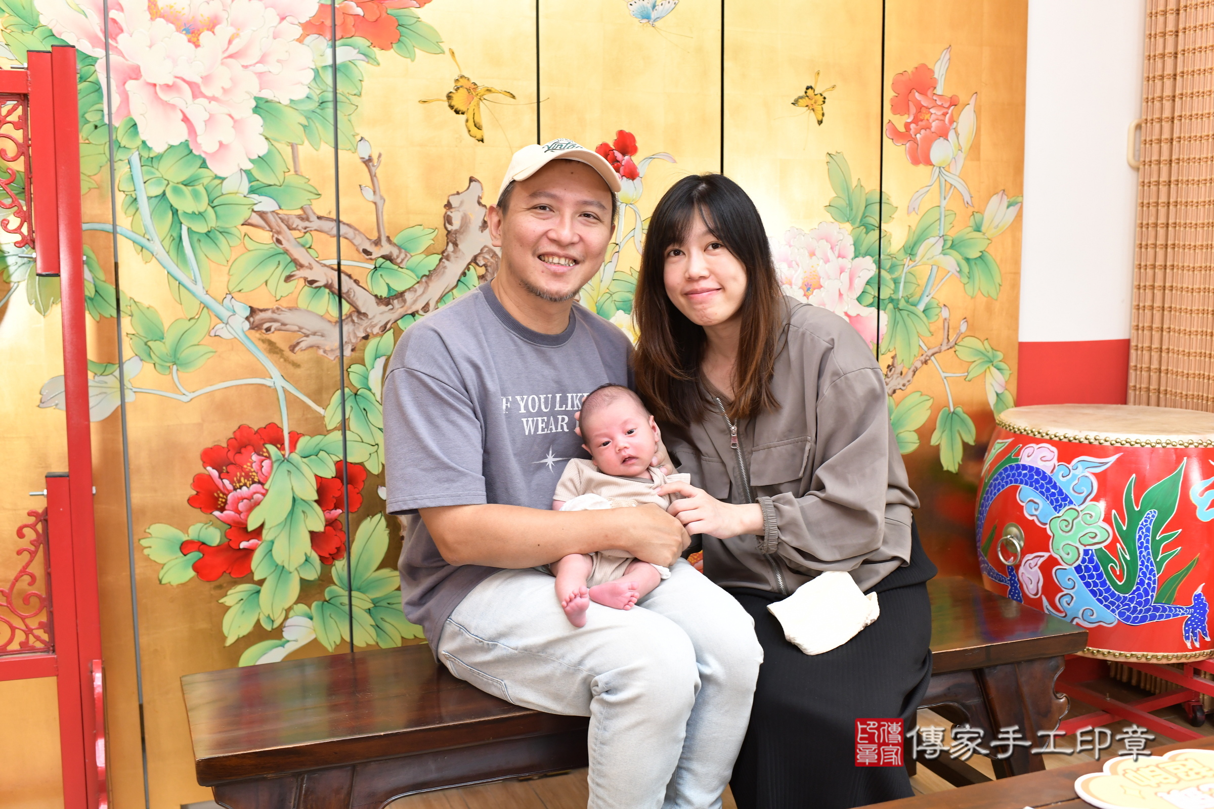 霖霖寶寶(台北市大同區嬰兒寶寶滿月剃頭理髮、嬰兒剃胎毛儀式吉祥話)。中國風會場，爸媽寶貝穿「日中韓」古裝禮服。專業拍照、證書。★購買「臍帶章、肚臍章、胎毛筆刷印章」贈送：剃頭、收涎、抓周，三選一。2025.8.18，照片2
