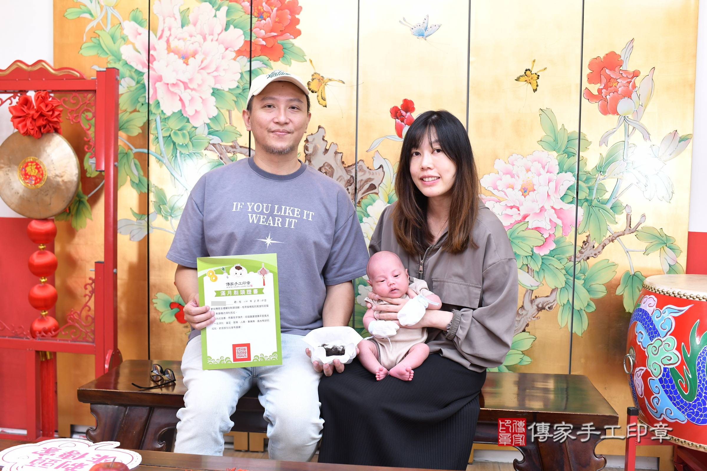 霖霖寶寶(台北市大同區嬰兒寶寶滿月剃頭理髮、嬰兒剃胎毛儀式吉祥話)。中國風會場，爸媽寶貝穿「日中韓」古裝禮服。專業拍照、證書。★購買「臍帶章、肚臍章、胎毛筆刷印章」贈送：剃頭、收涎、抓周，三選一。2025.8.18，照片20