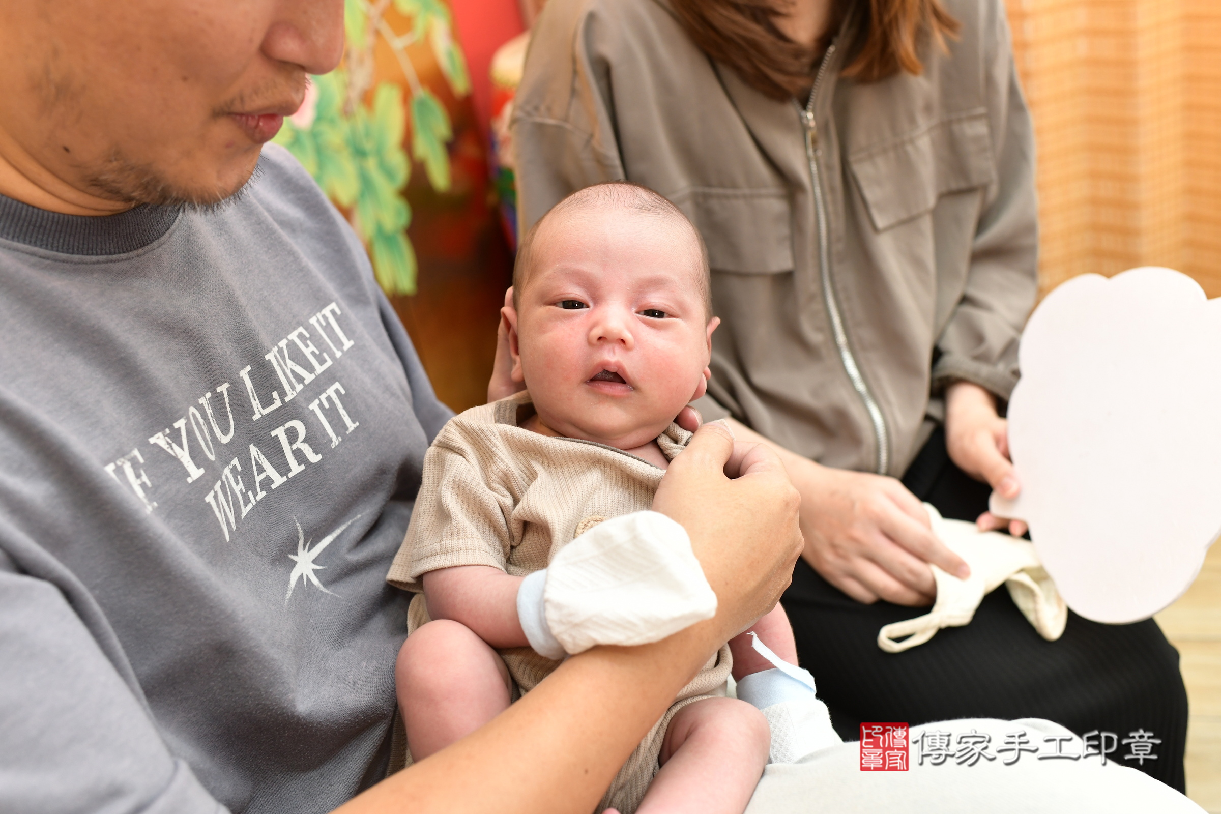 霖霖寶寶(台北市大同區嬰兒寶寶滿月剃頭理髮、嬰兒剃胎毛儀式吉祥話)。中國風會場，爸媽寶貝穿「日中韓」古裝禮服。專業拍照、證書。★購買「臍帶章、肚臍章、胎毛筆刷印章」贈送：剃頭、收涎、抓周，三選一。2025.8.18，照片5