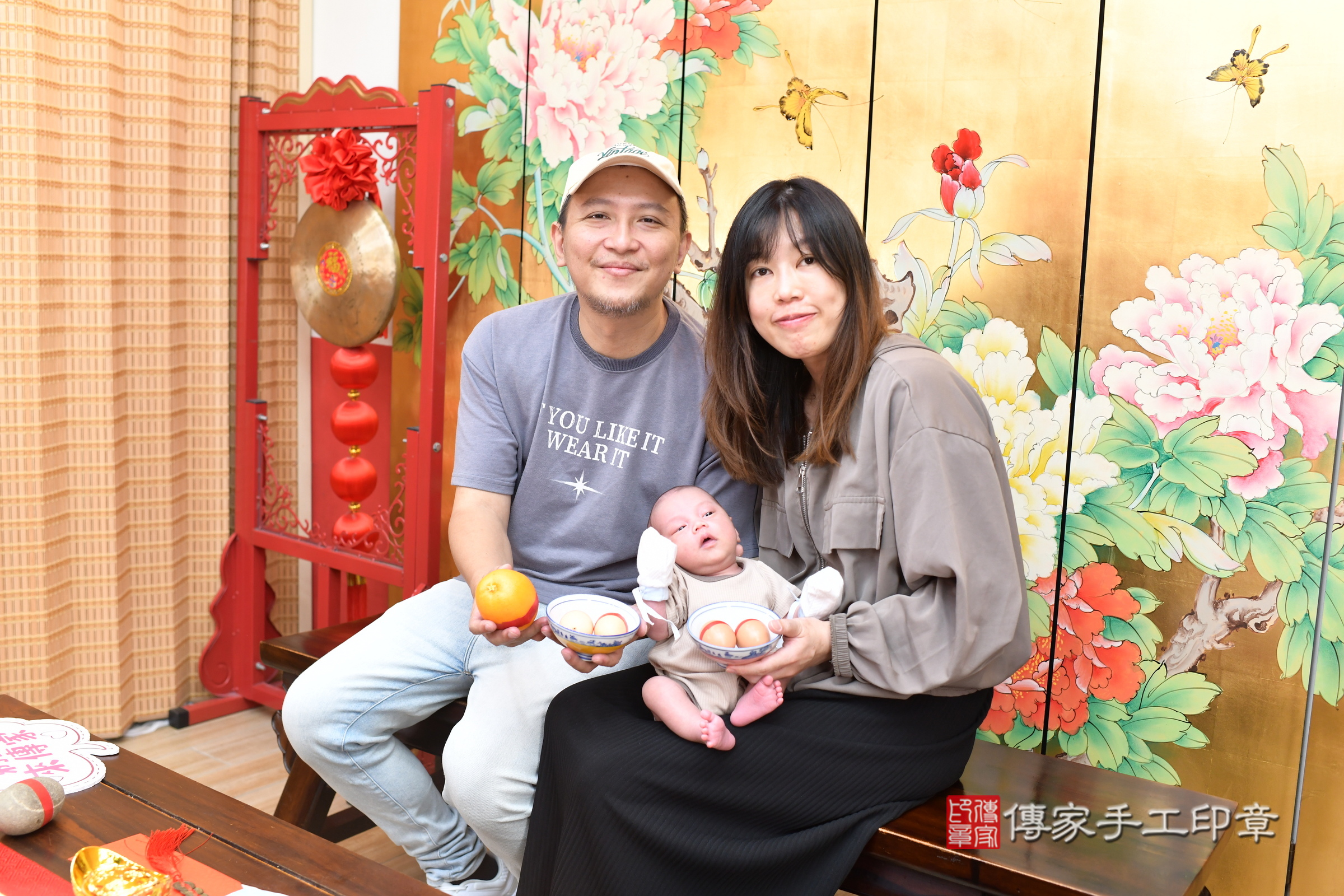 霖霖寶寶(台北市大同區嬰兒寶寶滿月剃頭理髮、嬰兒剃胎毛儀式吉祥話)。中國風會場，爸媽寶貝穿「日中韓」古裝禮服。專業拍照、證書。★購買「臍帶章、肚臍章、胎毛筆刷印章」贈送：剃頭、收涎、抓周，三選一。2025.8.18，照片7