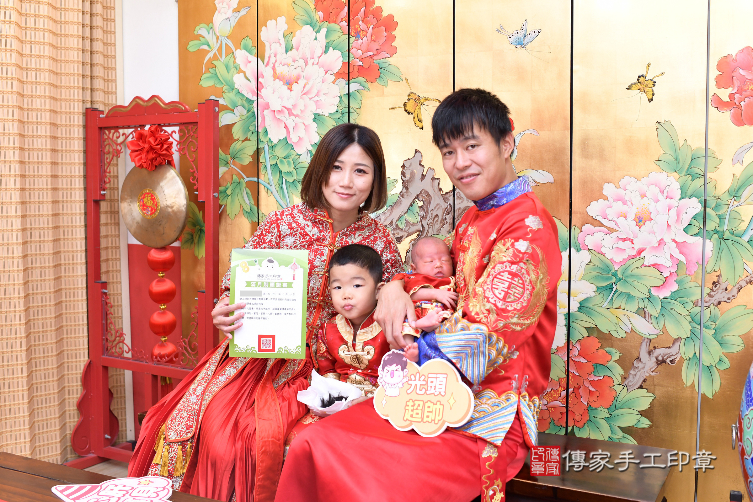 小馳寶寶(台北市大同區嬰兒寶寶滿月剃頭理髮、嬰兒剃胎毛儀式吉祥話)。中國風會場，爸媽寶貝穿「日中韓」古裝禮服。專業拍照、證書。★購買「臍帶章、肚臍章、胎毛筆刷印章」贈送：剃頭、收涎、抓周，三選一。2025.8.23，照片19