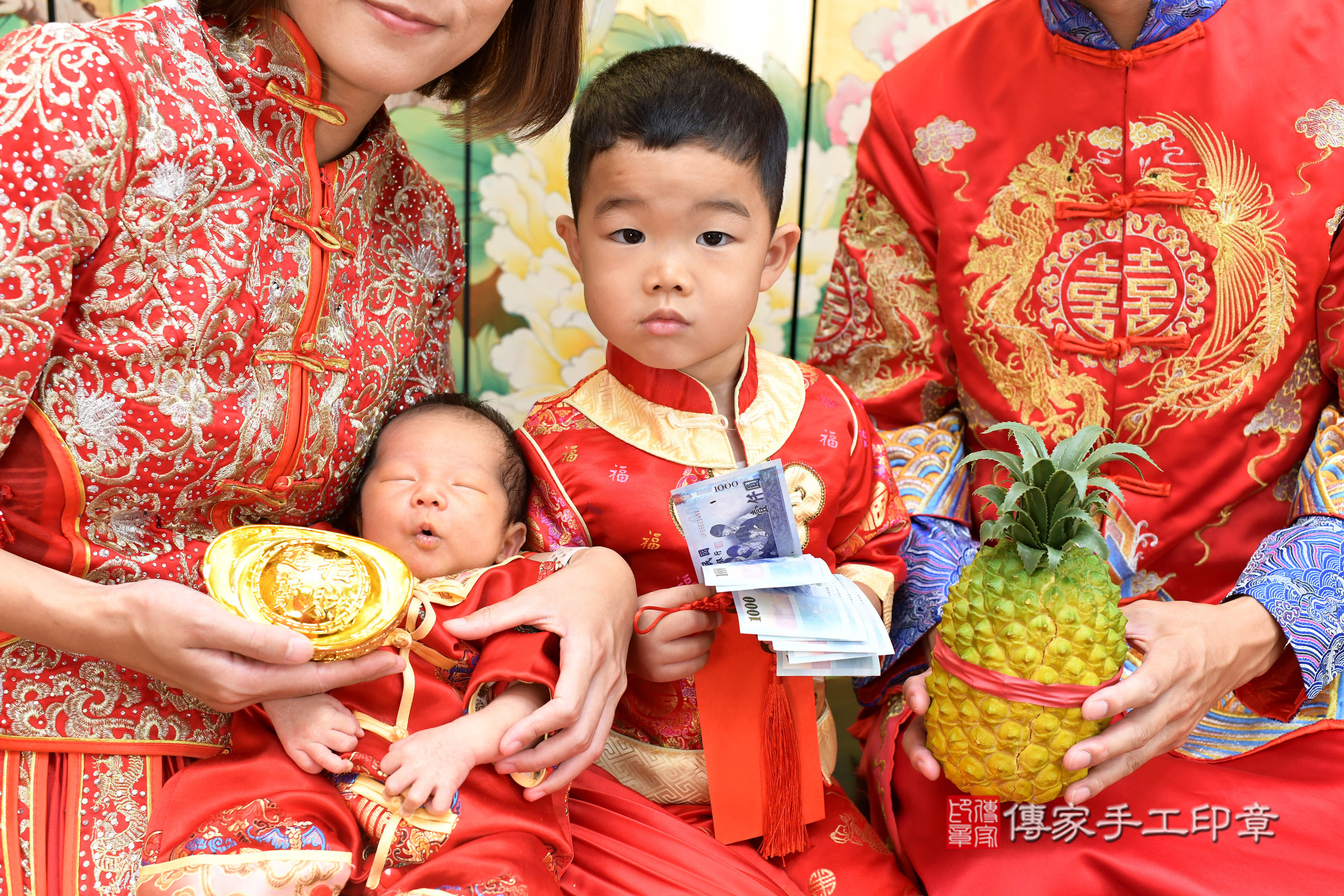 小馳寶寶(台北市大同區嬰兒寶寶滿月剃頭理髮、嬰兒剃胎毛儀式吉祥話)。中國風會場，爸媽寶貝穿「日中韓」古裝禮服。專業拍照、證書。★購買「臍帶章、肚臍章、胎毛筆刷印章」贈送：剃頭、收涎、抓周，三選一。2025.8.23，照片14