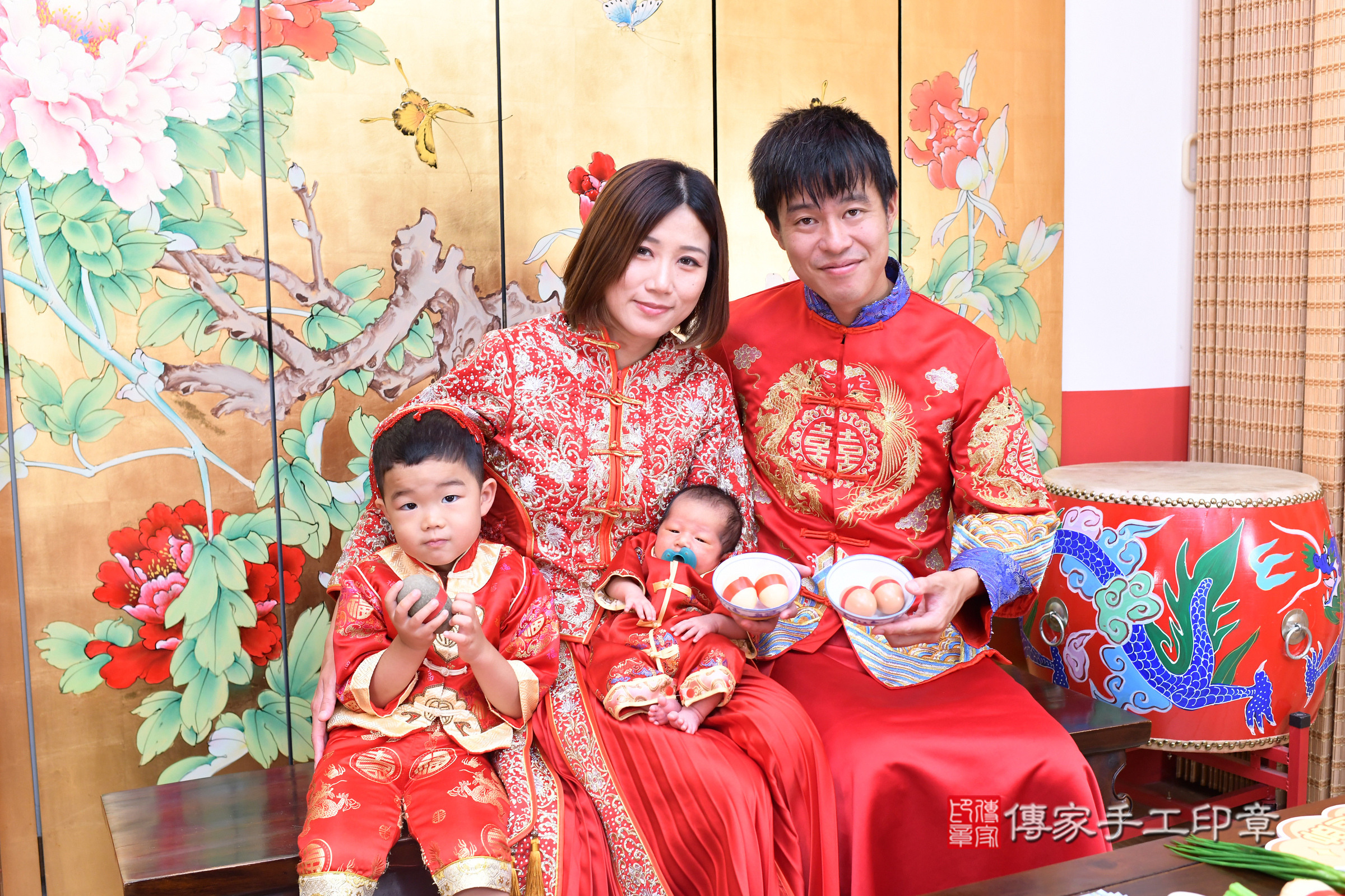 小馳寶寶(台北市大同區嬰兒寶寶滿月剃頭理髮、嬰兒剃胎毛儀式吉祥話)。中國風會場，爸媽寶貝穿「日中韓」古裝禮服。專業拍照、證書。★購買「臍帶章、肚臍章、胎毛筆刷印章」贈送：剃頭、收涎、抓周，三選一。2025.8.23，照片7