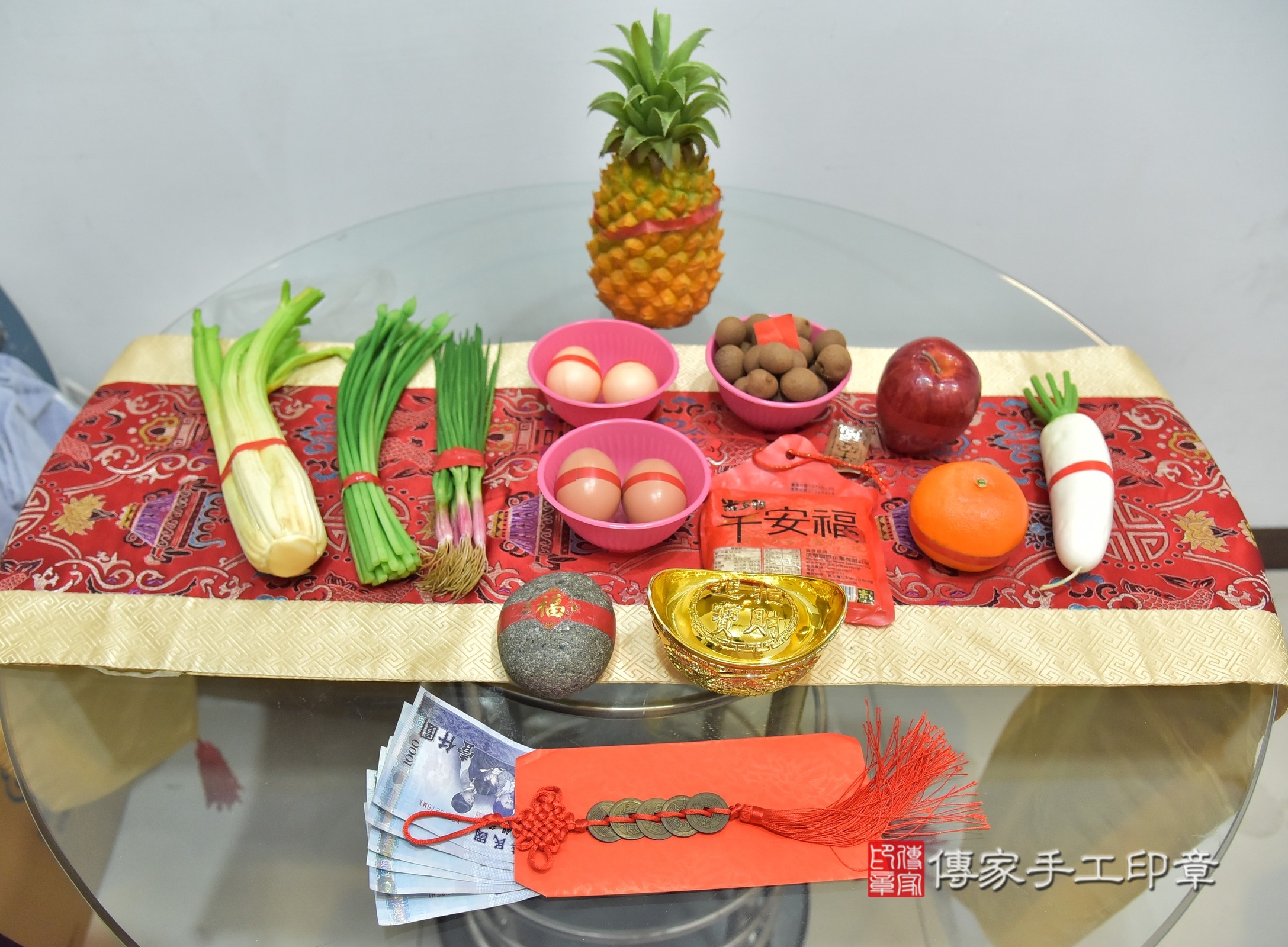 小蜜桃寶寶(新北市中和區到府嬰兒小蜜桃寶寶滿月剃頭理髮、到府嬰兒剃胎毛儀式吉祥話)。到府剃頭剃胎毛主持、專業拍照、證書。★購買「臍帶章、肚臍章、胎毛筆刷印章」贈送：剃頭、收涎、抓周，三選一。2025.8.24，照片4