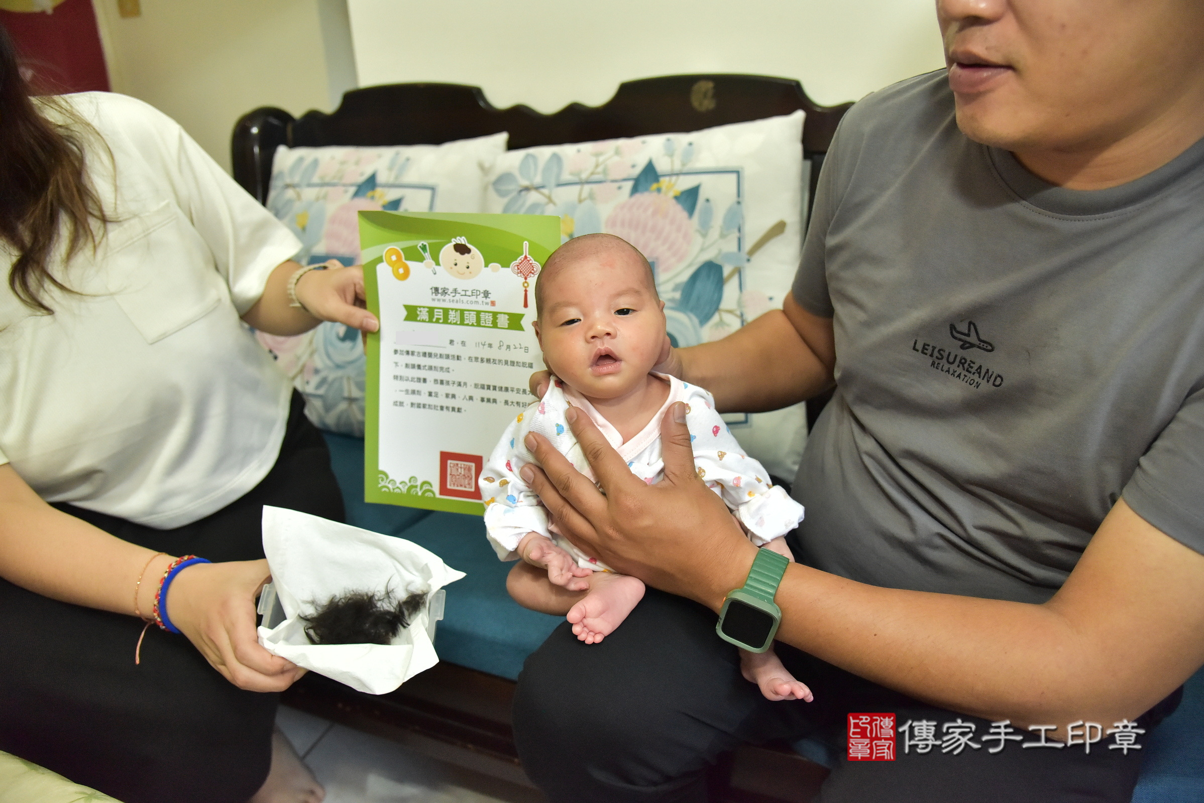 小羽寶寶(新北市樹林區到府嬰兒小羽寶寶滿月剃頭理髮、到府嬰兒剃胎毛儀式吉祥話)。到府剃頭剃胎毛主持、專業拍照、證書。★購買「臍帶章、肚臍章、胎毛筆刷印章」贈送：剃頭、收涎、抓周，三選一。2025.8.22，照片13
