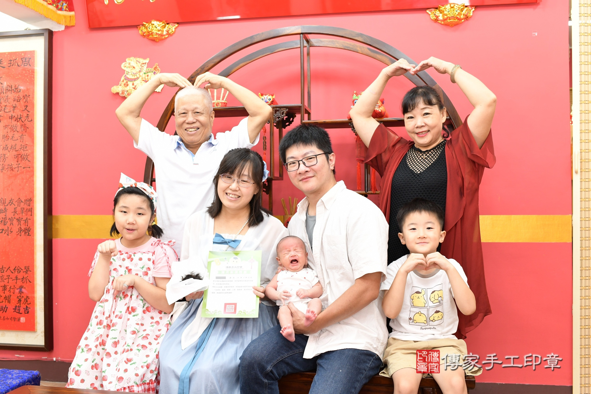 小帆寶寶(新北市永和區嬰兒寶寶滿月剃頭理髮、嬰兒剃胎毛儀式吉祥話)。中國風會場，爸媽寶貝穿「日中韓」古裝禮服。專業拍照、證書。★購買「臍帶章、肚臍章、胎毛筆刷印章」贈送：剃頭、收涎、抓周，三選一。2025.8.27，照片12