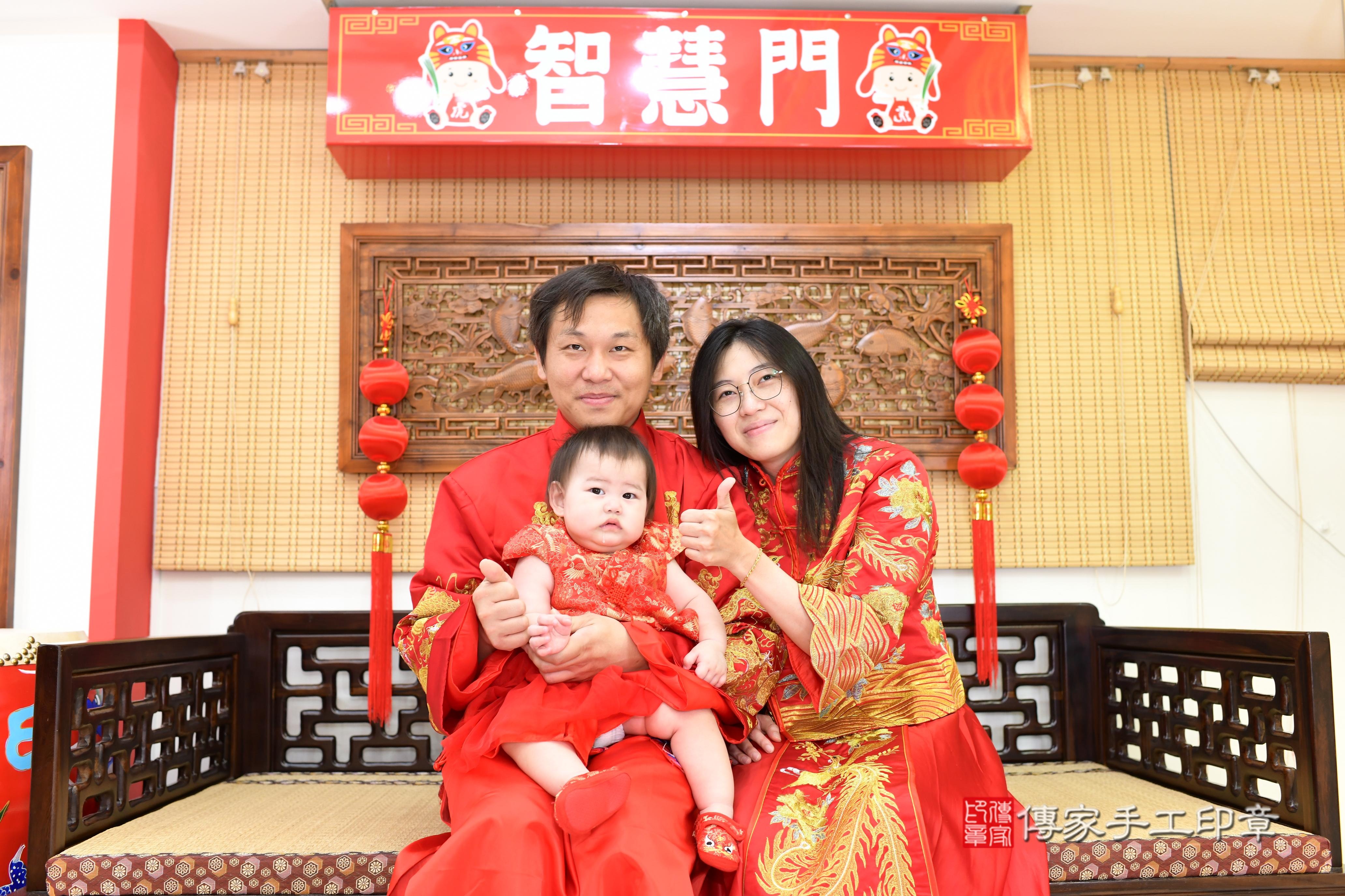 傳家手工印章台南店、抓周、度脺、中國風會場、傳家嬰兒古禮、吉祥話、抓周道具物品24種、拍照。抓周證書。寶寶抓周、滿周歲、生日快樂、祝福
