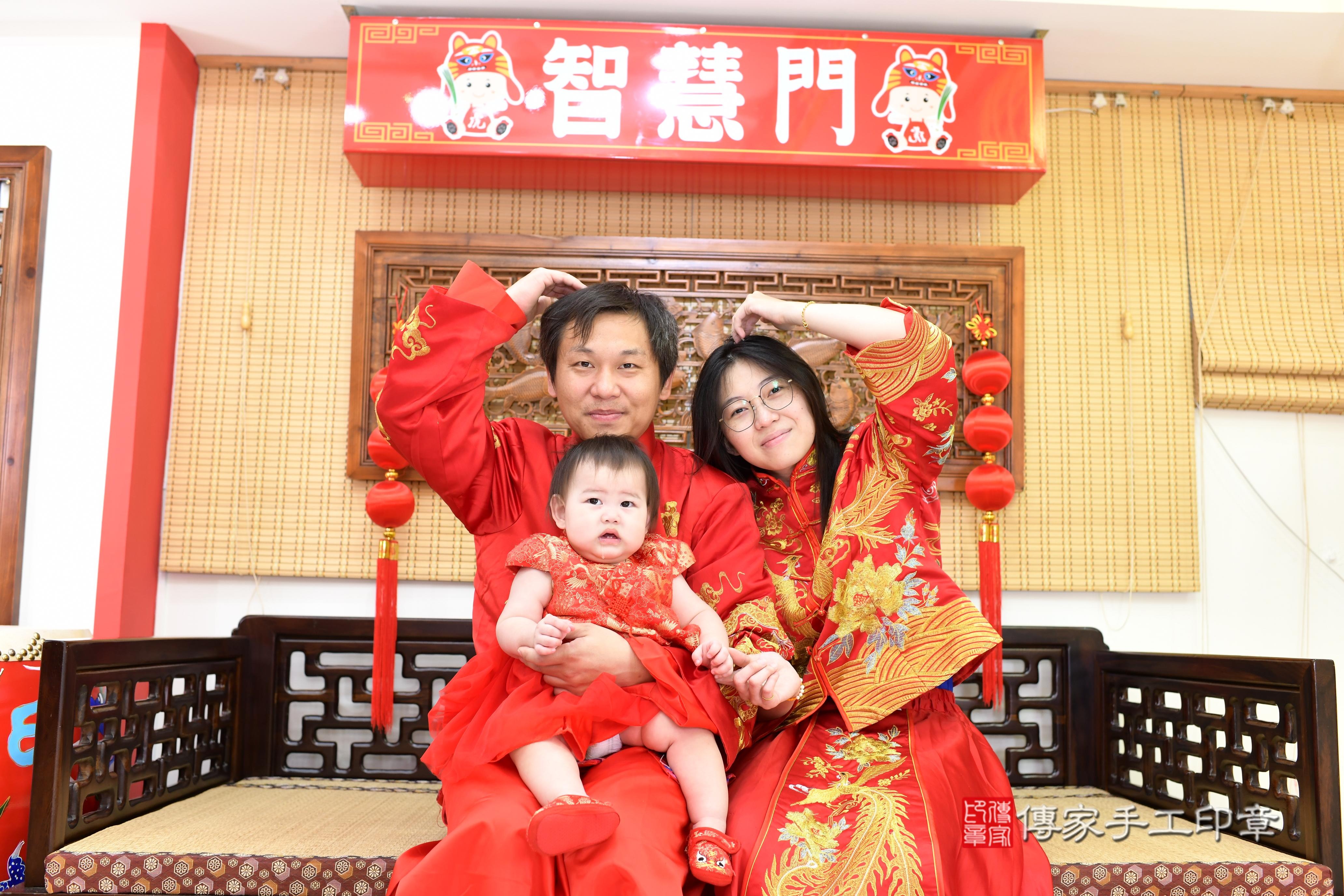 傳家手工印章台南店、抓周、度脺、中國風會場、傳家嬰兒古禮、吉祥話、抓周道具物品24種、拍照。抓周證書。寶寶抓周、滿周歲、生日快樂、祝福