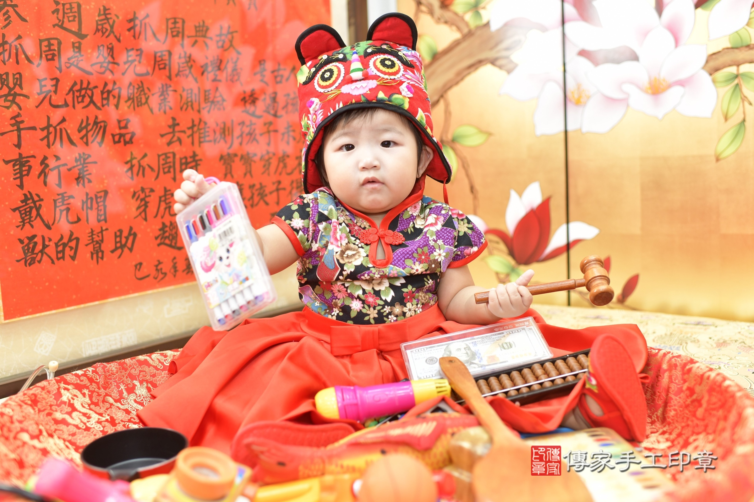 新竹市香山區小芷寶寶抓周推薦：傳家新竹店抓周度脺中國風會場，嬰兒古禮抓周流程儀式吉祥話、抓周道具物品24種、拍照。抓周證書。2025.8.17，照片10