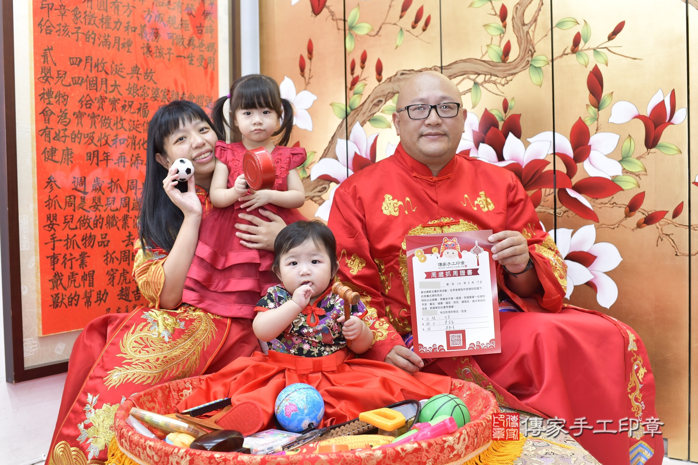 新竹市香山區小芷寶寶抓周推薦：傳家新竹店抓周度脺中國風會場，嬰兒古禮抓周流程儀式吉祥話、抓周道具物品24種、拍照。抓周證書。2025.8.17，照片17