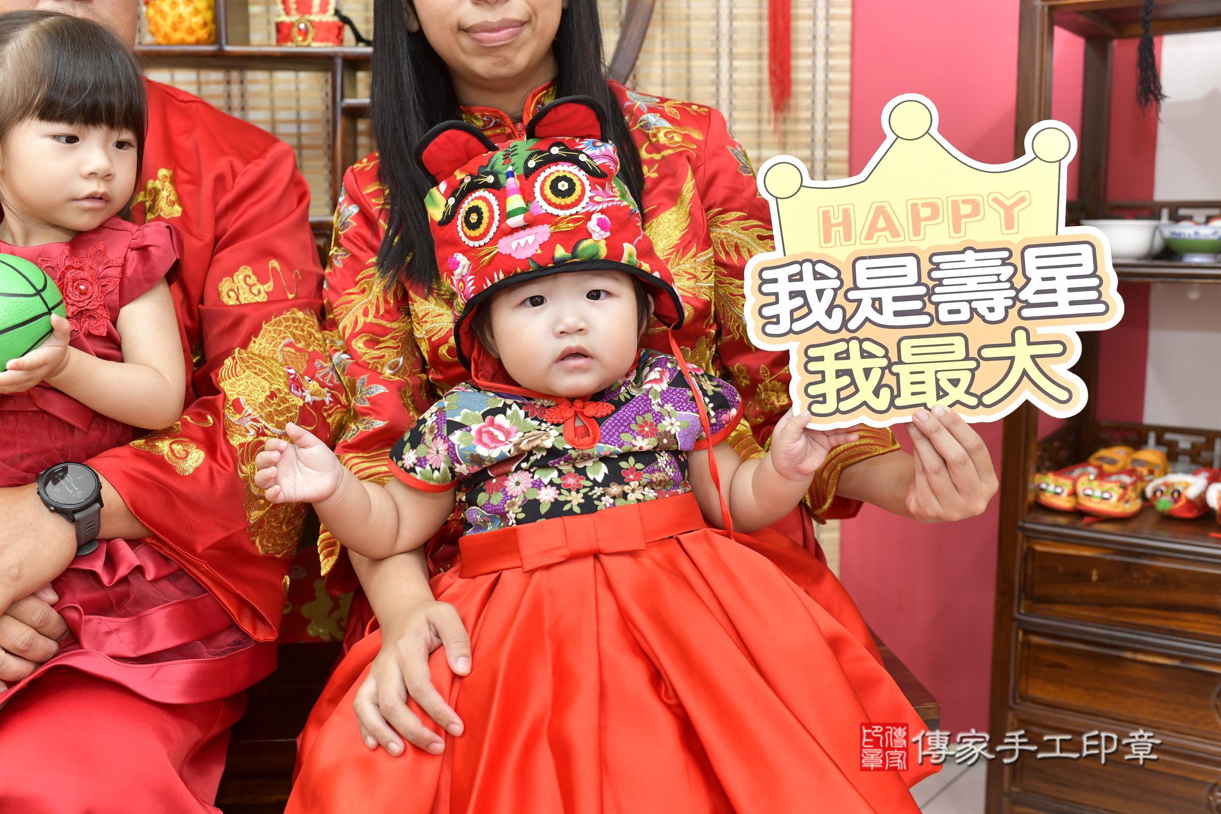 新竹市香山區小芷寶寶抓周推薦：傳家新竹店抓周度脺中國風會場，嬰兒古禮抓周流程儀式吉祥話、抓周道具物品24種、拍照。抓周證書。2025.8.17，照片3