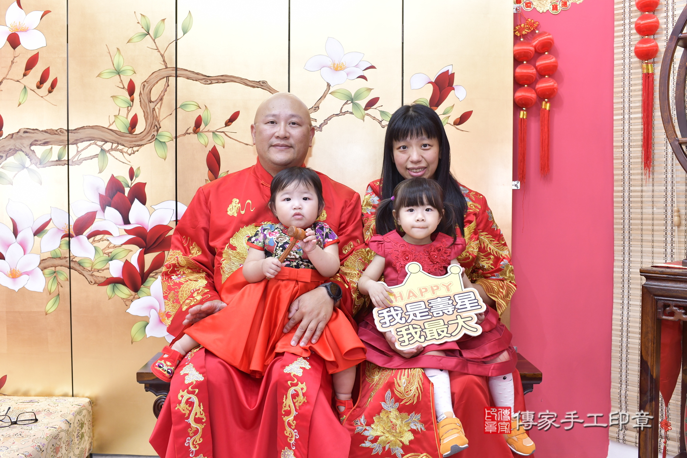 新竹市香山區小芷寶寶抓周推薦：傳家新竹店抓周度脺中國風會場，嬰兒古禮抓周流程儀式吉祥話、抓周道具物品24種、拍照。抓周證書。2025.8.17，照片2