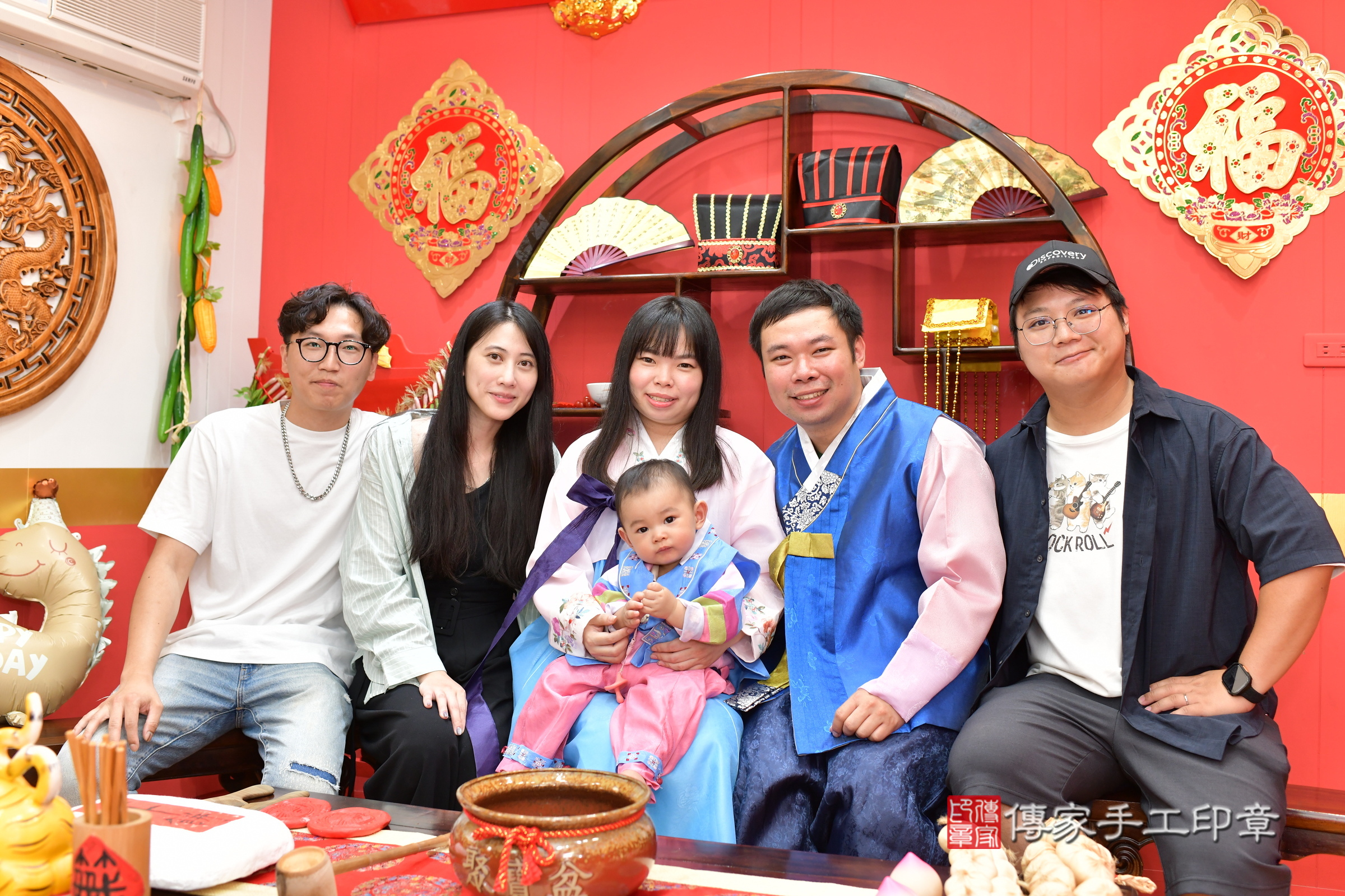 桃園市八德區小任寶寶抓周推薦：傳家桃園店抓周度脺中國風會場，嬰兒古禮抓周流程儀式吉祥話、抓周道具物品24種、拍照。抓周證書。2025.8.23，照片16