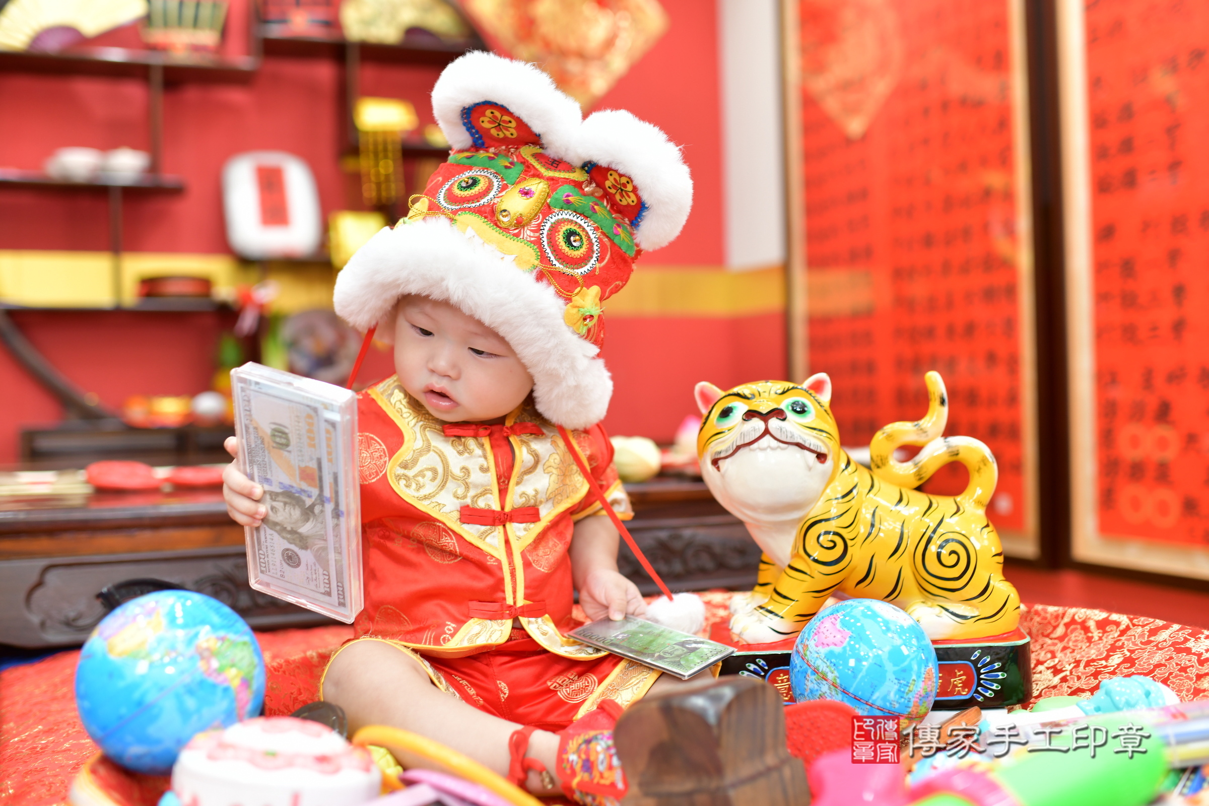 桃園市八德區小恩寶寶抓周推薦：傳家桃園店抓周度脺中國風會場，嬰兒古禮抓周流程儀式吉祥話、抓周道具物品24種、拍照。抓周證書。2025.8.18，照片9