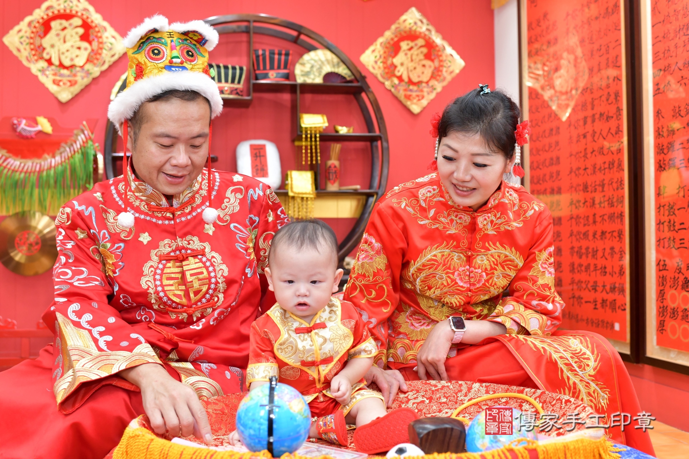 桃園市八德區小恩寶寶抓周推薦：傳家桃園店抓周度脺中國風會場，嬰兒古禮抓周流程儀式吉祥話、抓周道具物品24種、拍照。抓周證書。2025.8.18，照片6