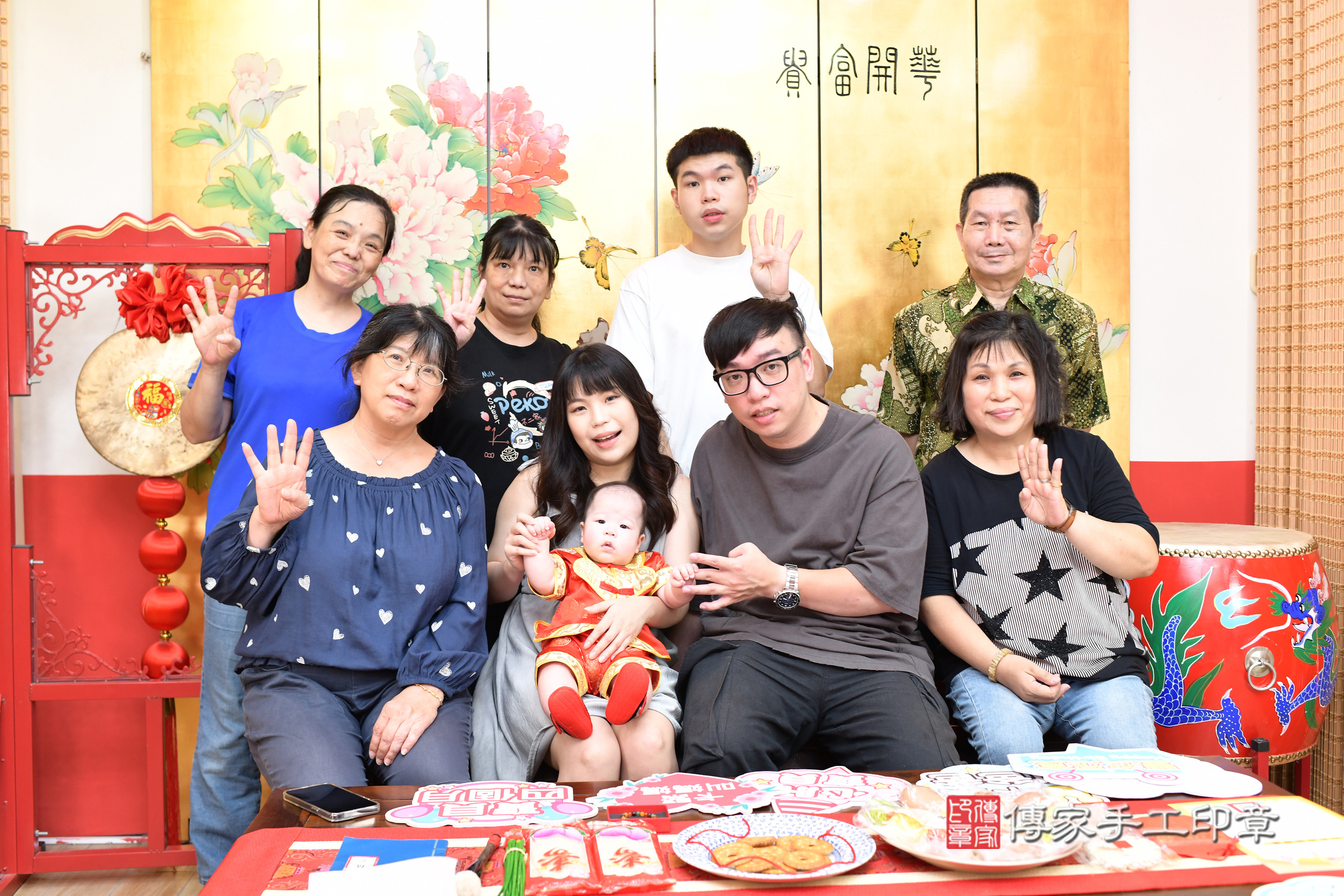 台北市大同區宸宸寶寶收涎推薦：傳家台北店收涎中國風會場，嬰兒古禮收涎收口水流程儀式、收涎吉祥話、收涎餅乾、收涎拍照。收涎證書。2025.8.16，照片20