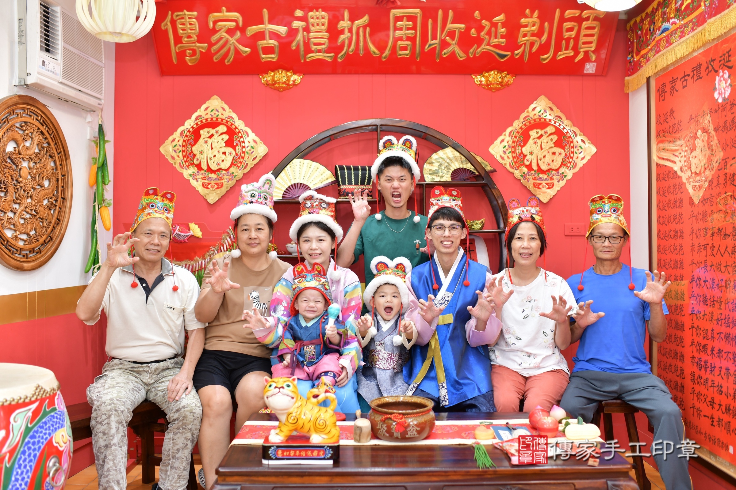 桃園市八德區小志寶寶抓周推薦：傳家桃園店抓周度脺中國風會場，嬰兒古禮抓周流程儀式吉祥話、抓周道具物品24種、拍照。抓周證書。2025.8.31，照片12