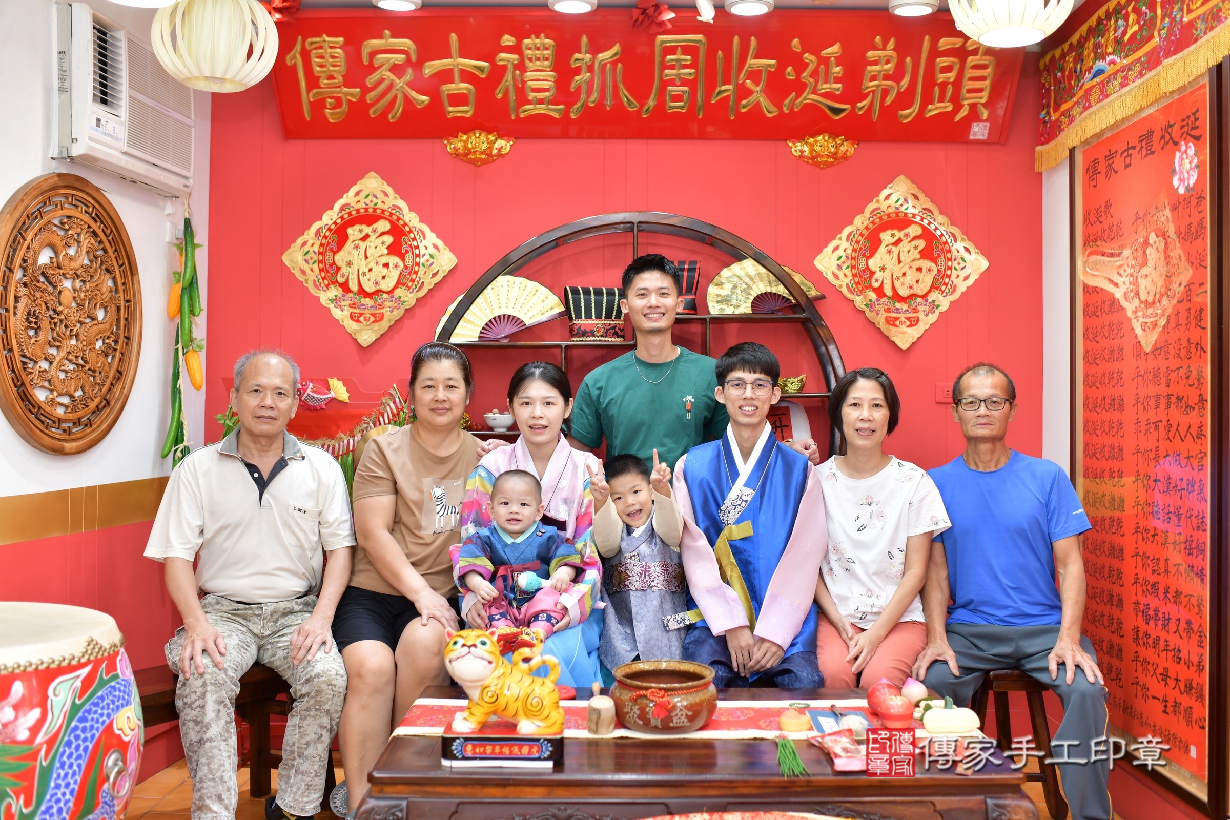 桃園市八德區小志寶寶抓周推薦：傳家桃園店抓周度脺中國風會場，嬰兒古禮抓周流程儀式吉祥話、抓周道具物品24種、拍照。抓周證書。2025.8.31，照片11