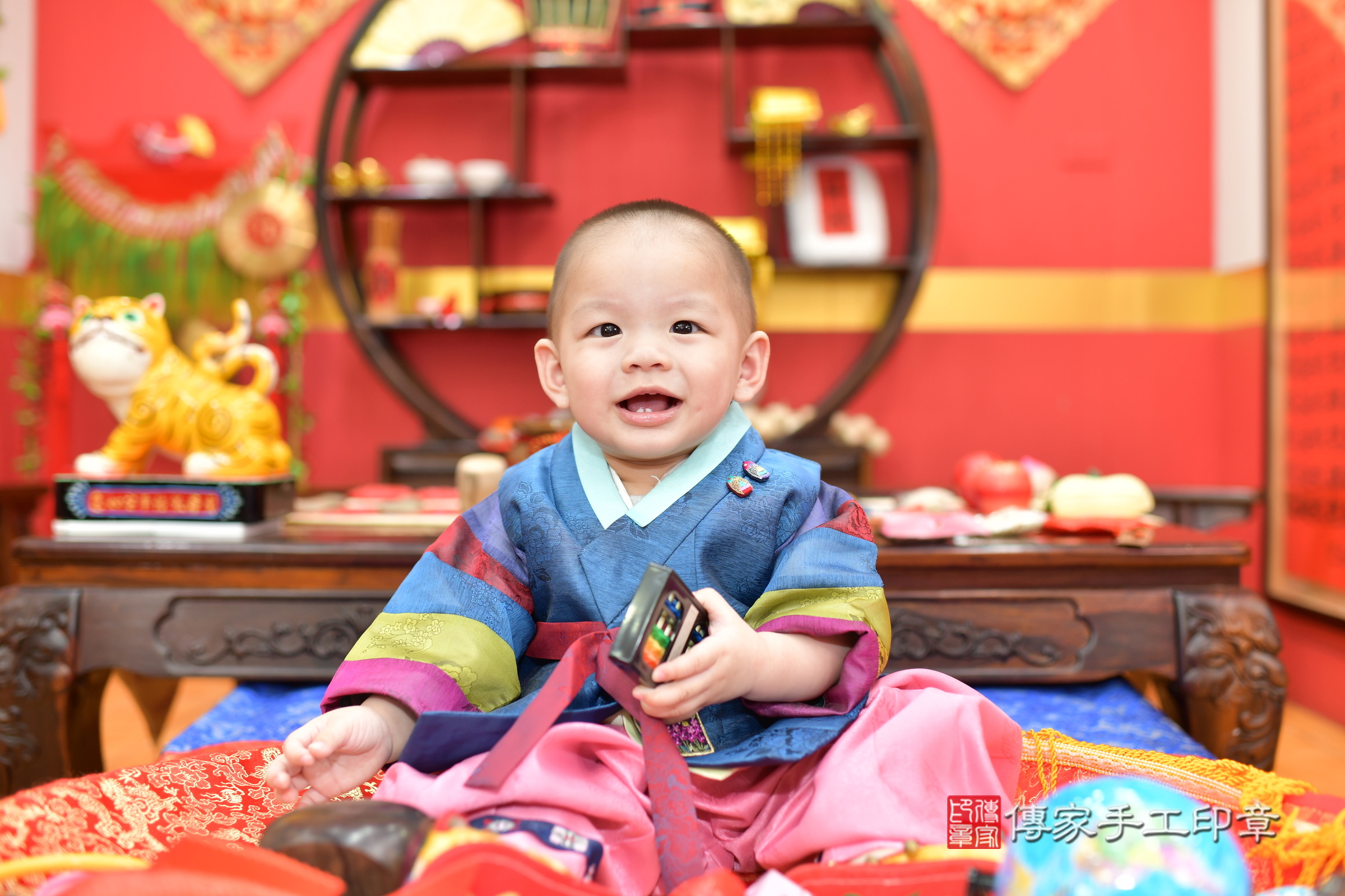 桃園市八德區小志寶寶抓周推薦：傳家桃園店抓周度脺中國風會場，嬰兒古禮抓周流程儀式吉祥話、抓周道具物品24種、拍照。抓周證書。2025.8.31，照片7