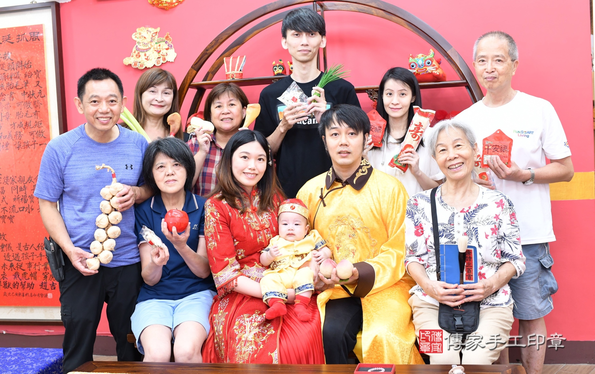 新北市永和區小勝寶寶收涎推薦：傳家新北店收涎中國風會場，嬰兒古禮收涎收口水流程儀式、收涎吉祥話、收涎餅乾、收涎拍照。收涎證書。2025.8.30，照片17