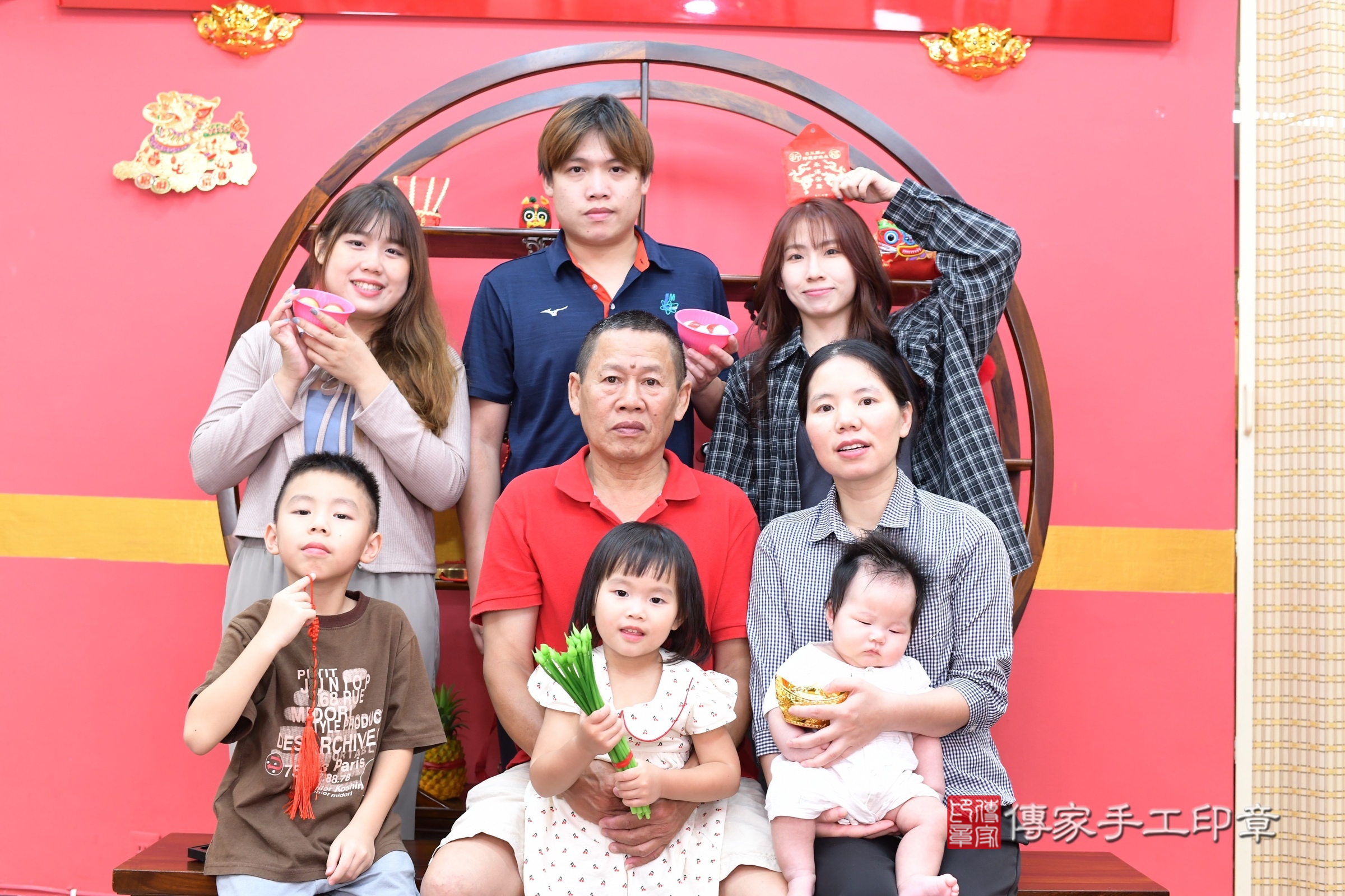 小醇寶寶(新北市永和區嬰兒寶寶滿月剃頭理髮、嬰兒剃胎毛儀式吉祥話)。中國風會場，爸媽寶貝穿「日中韓」古裝禮服。專業拍照、證書。★購買「臍帶章、肚臍章、胎毛筆刷印章」贈送：剃頭、收涎、抓周，三選一。2025.9.6，照片5