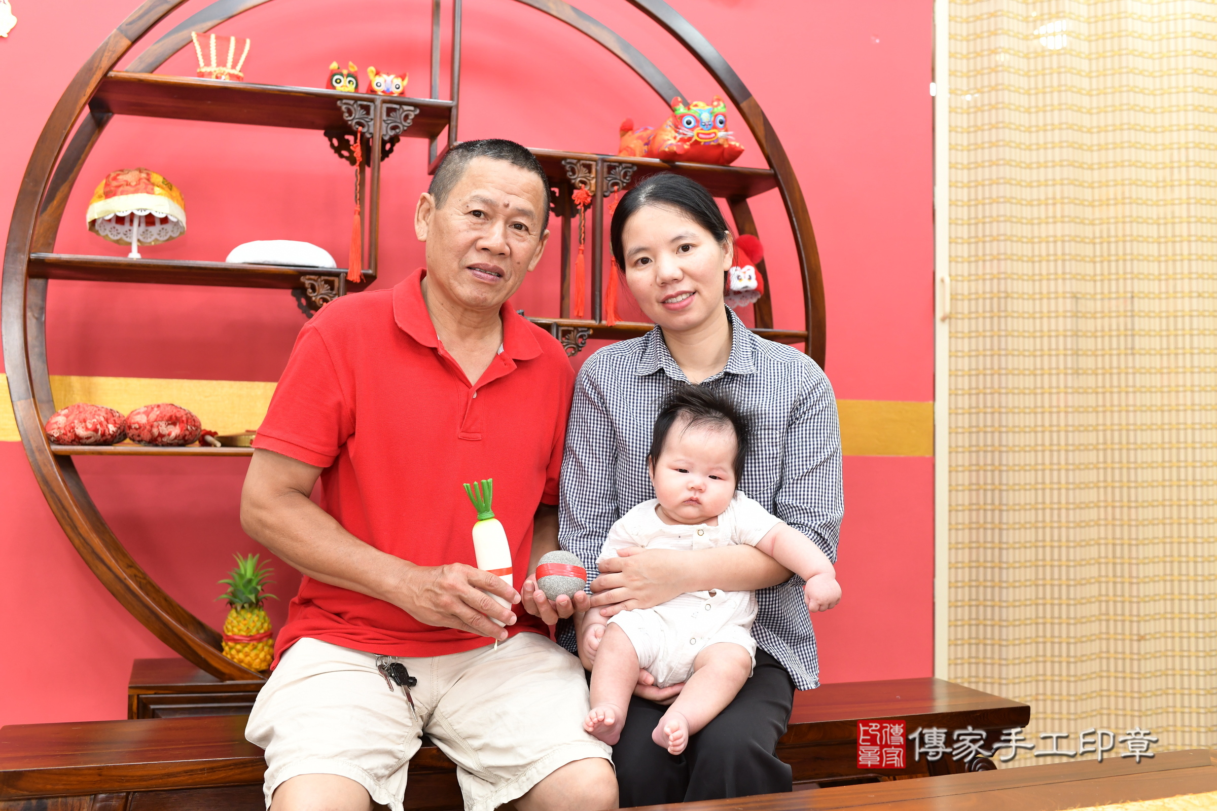 小醇寶寶(新北市永和區嬰兒寶寶滿月剃頭理髮、嬰兒剃胎毛儀式吉祥話)。中國風會場，爸媽寶貝穿「日中韓」古裝禮服。專業拍照、證書。★購買「臍帶章、肚臍章、胎毛筆刷印章」贈送：剃頭、收涎、抓周，三選一。2025.9.6，照片11