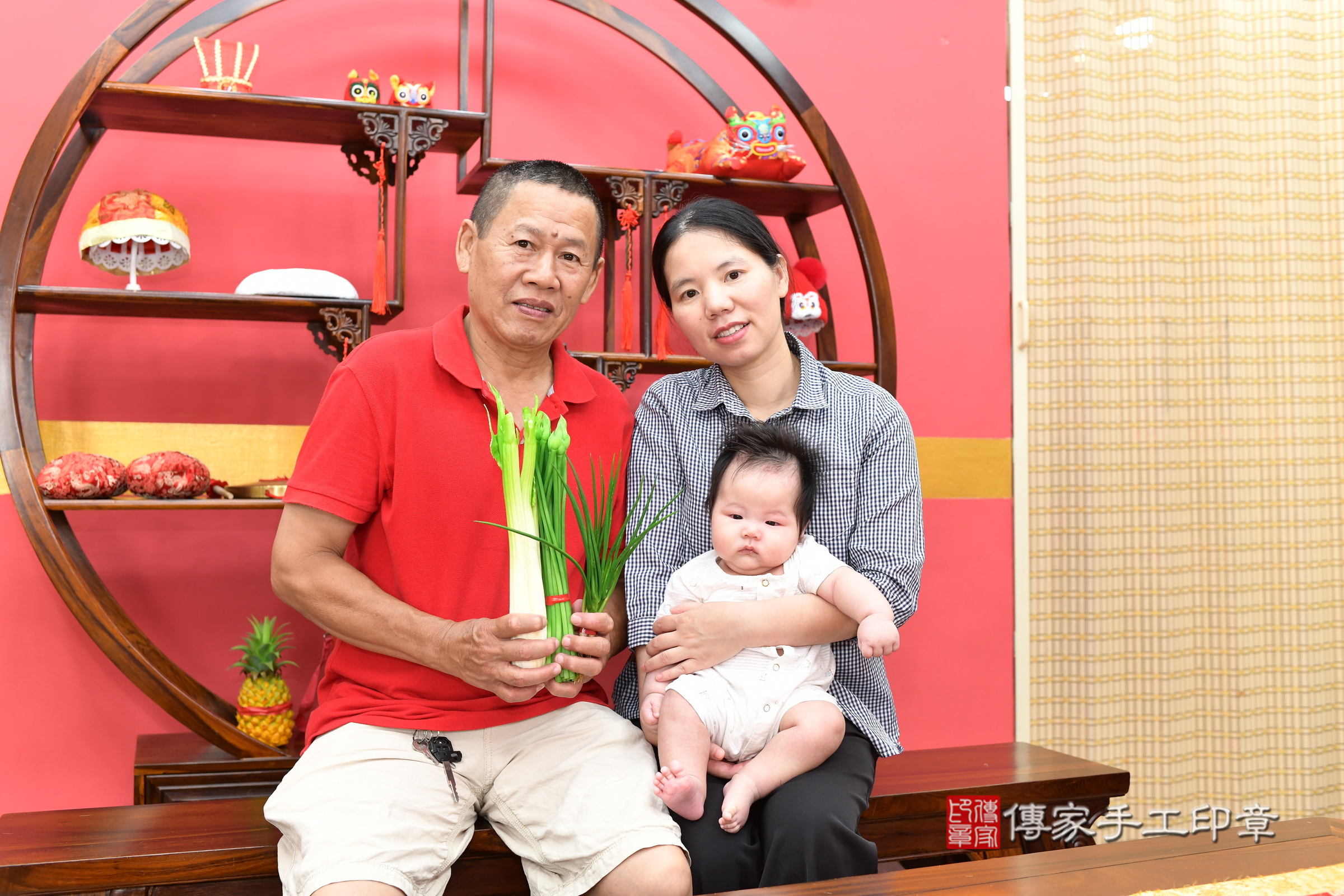 小醇寶寶(新北市永和區嬰兒寶寶滿月剃頭理髮、嬰兒剃胎毛儀式吉祥話)。中國風會場，爸媽寶貝穿「日中韓」古裝禮服。專業拍照、證書。★購買「臍帶章、肚臍章、胎毛筆刷印章」贈送：剃頭、收涎、抓周，三選一。2025.9.6，照片10