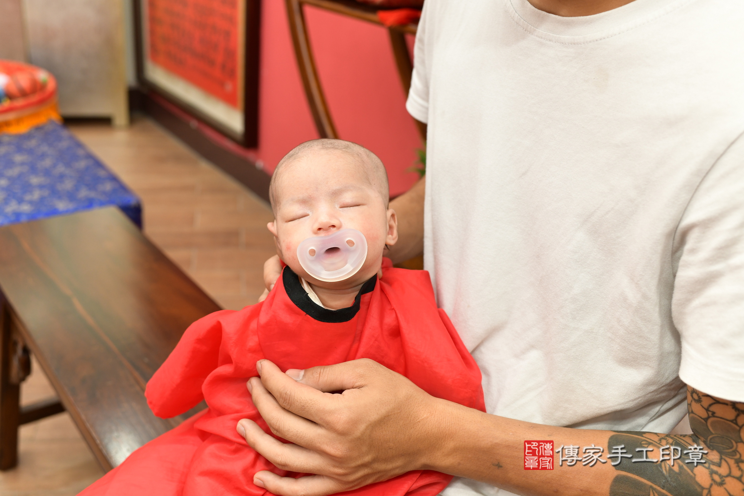 晞晞寶寶(新北市永和區嬰兒寶寶滿月剃頭理髮、嬰兒剃胎毛儀式吉祥話)。中國風會場，爸媽寶貝穿「日中韓」古裝禮服。專業拍照、證書。★購買「臍帶章、肚臍章、胎毛筆刷印章」贈送：剃頭、收涎、抓周，三選一。2025.9.12，照片13