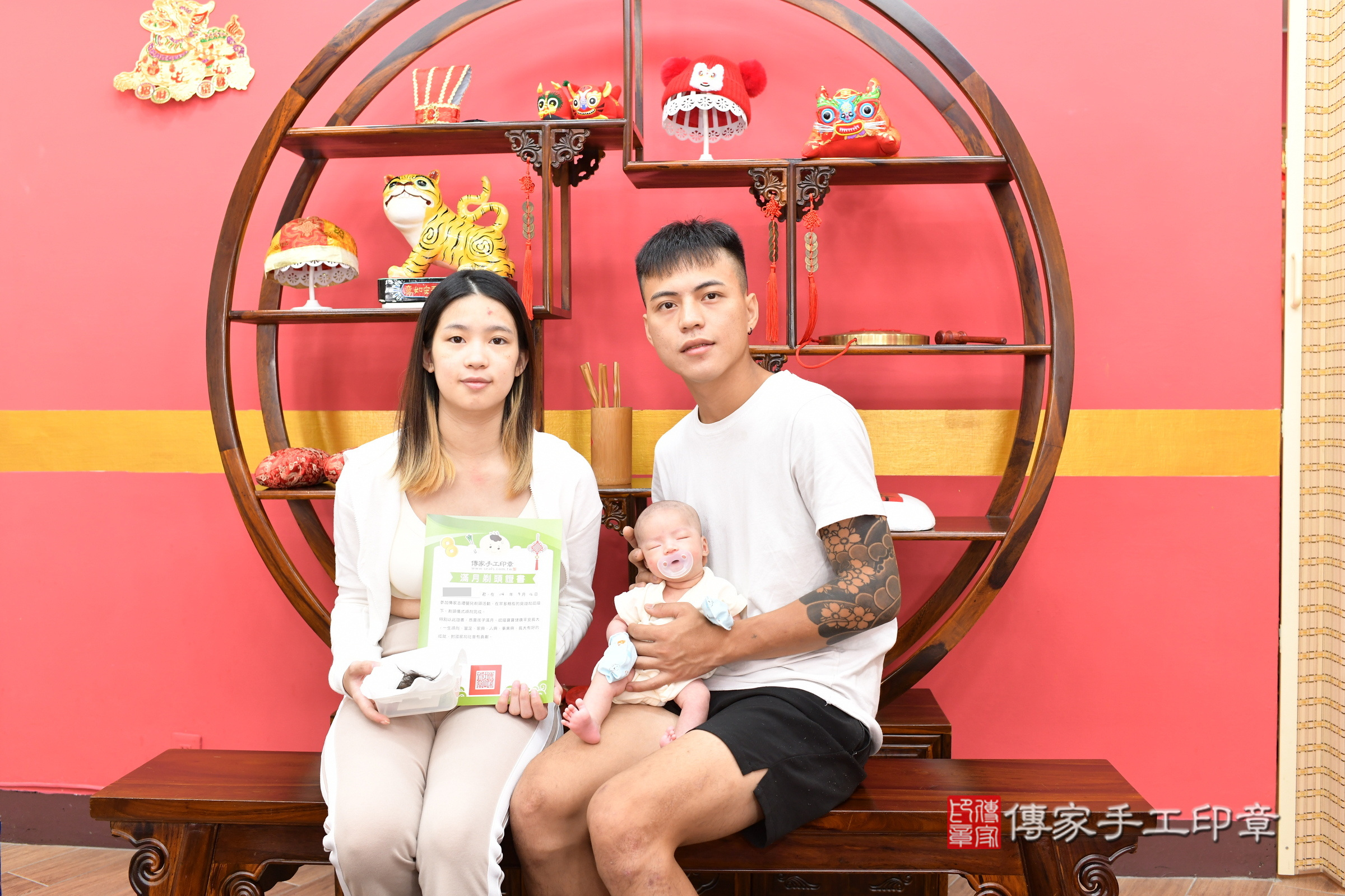 晞晞寶寶(新北市永和區嬰兒寶寶滿月剃頭理髮、嬰兒剃胎毛儀式吉祥話)。中國風會場，爸媽寶貝穿「日中韓」古裝禮服。專業拍照、證書。★購買「臍帶章、肚臍章、胎毛筆刷印章」贈送：剃頭、收涎、抓周，三選一。2025.9.12，照片15