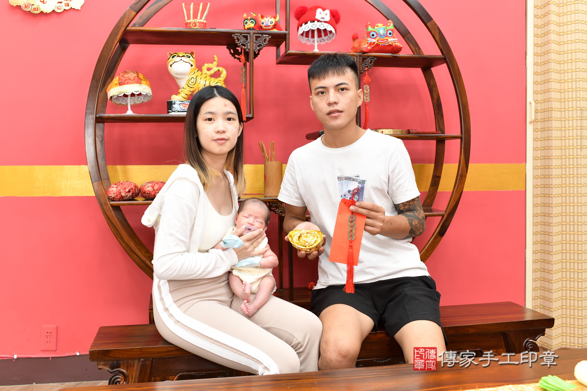 晞晞寶寶(新北市永和區嬰兒寶寶滿月剃頭理髮、嬰兒剃胎毛儀式吉祥話)。中國風會場，爸媽寶貝穿「日中韓」古裝禮服。專業拍照、證書。★購買「臍帶章、肚臍章、胎毛筆刷印章」贈送：剃頭、收涎、抓周，三選一。2025.9.12，照片10