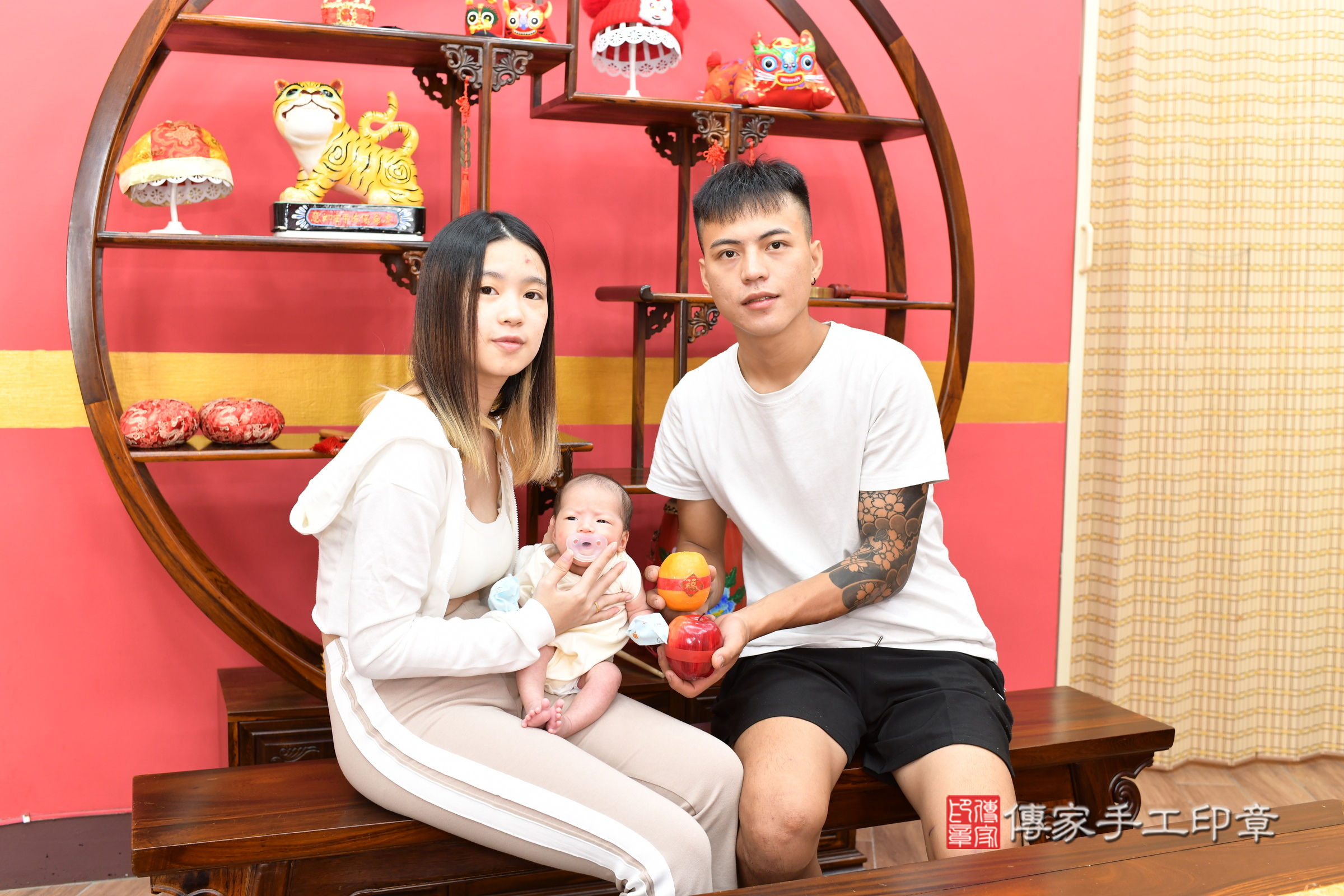 晞晞寶寶(新北市永和區嬰兒寶寶滿月剃頭理髮、嬰兒剃胎毛儀式吉祥話)。中國風會場，爸媽寶貝穿「日中韓」古裝禮服。專業拍照、證書。★購買「臍帶章、肚臍章、胎毛筆刷印章」贈送：剃頭、收涎、抓周，三選一。2025.9.12，照片6