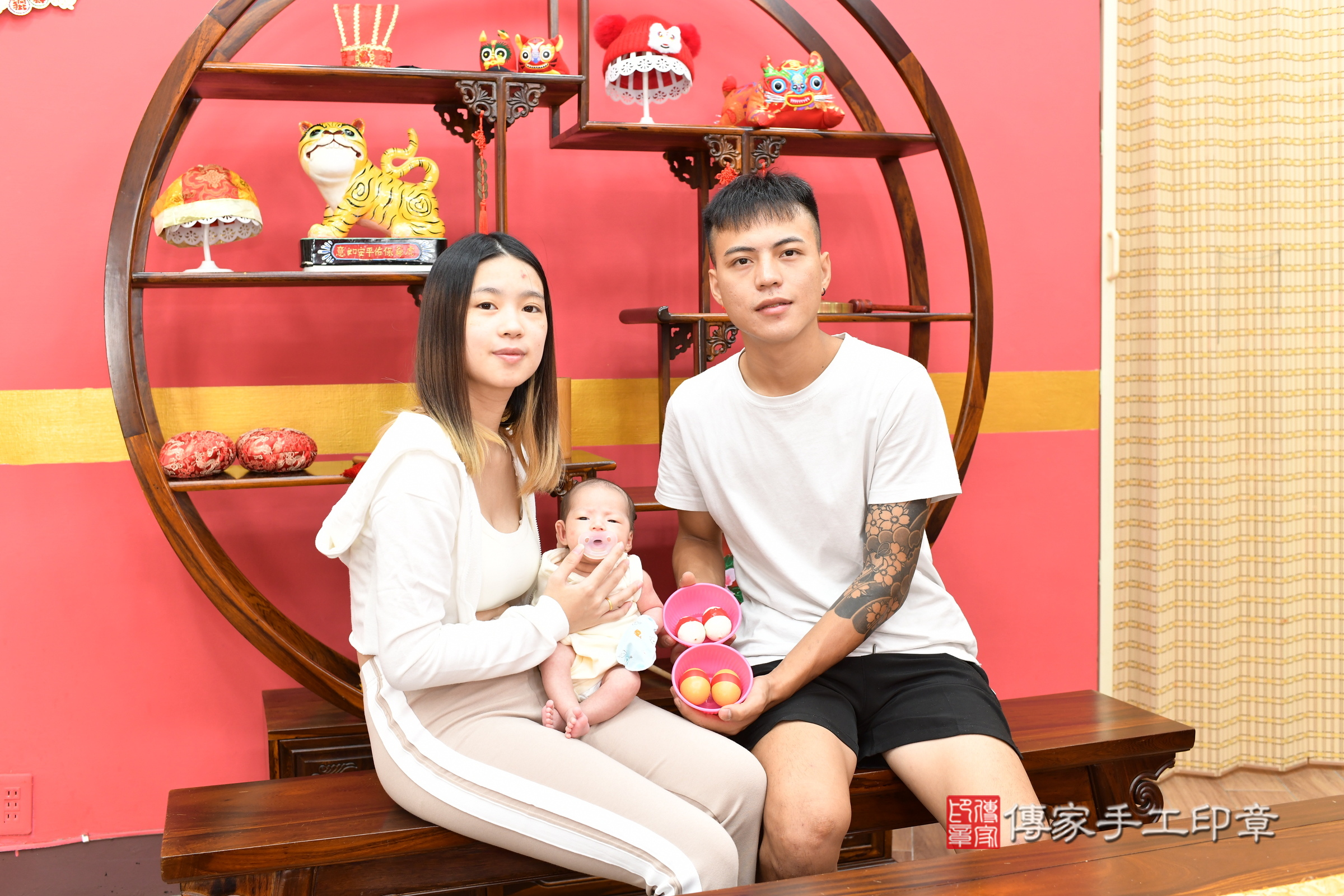 晞晞寶寶(新北市永和區嬰兒寶寶滿月剃頭理髮、嬰兒剃胎毛儀式吉祥話)。中國風會場，爸媽寶貝穿「日中韓」古裝禮服。專業拍照、證書。★購買「臍帶章、肚臍章、胎毛筆刷印章」贈送：剃頭、收涎、抓周，三選一。2025.9.12，照片4