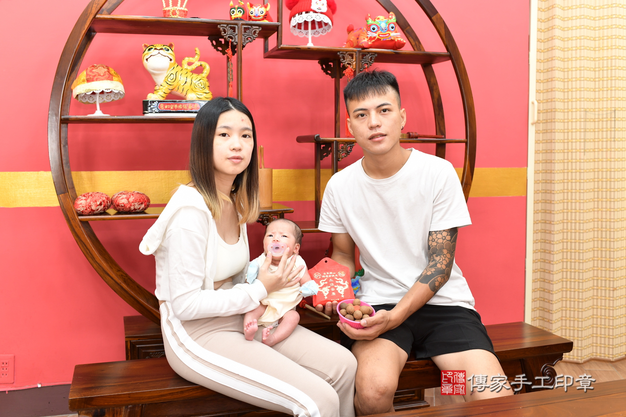 晞晞寶寶(新北市永和區嬰兒寶寶滿月剃頭理髮、嬰兒剃胎毛儀式吉祥話)。中國風會場，爸媽寶貝穿「日中韓」古裝禮服。專業拍照、證書。★購買「臍帶章、肚臍章、胎毛筆刷印章」贈送：剃頭、收涎、抓周，三選一。2025.9.12，照片5