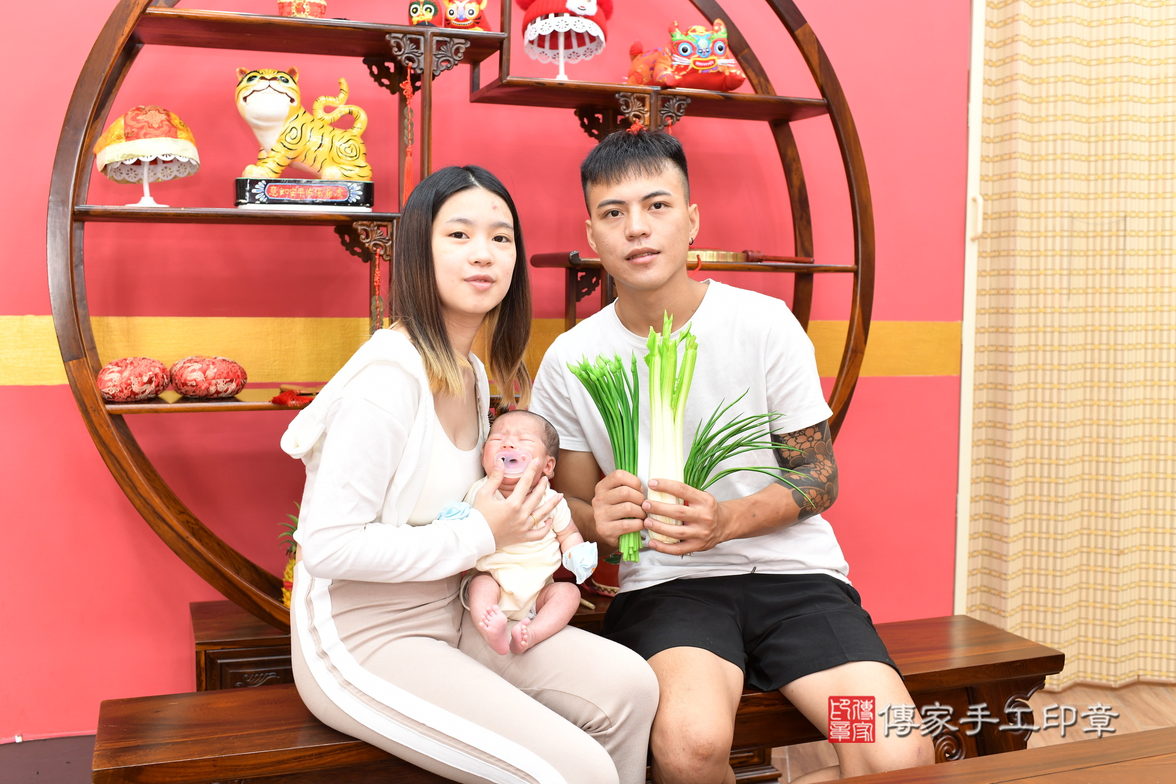 晞晞寶寶(新北市永和區嬰兒寶寶滿月剃頭理髮、嬰兒剃胎毛儀式吉祥話)。中國風會場，爸媽寶貝穿「日中韓」古裝禮服。專業拍照、證書。★購買「臍帶章、肚臍章、胎毛筆刷印章」贈送：剃頭、收涎、抓周，三選一。2025.9.12，照片8